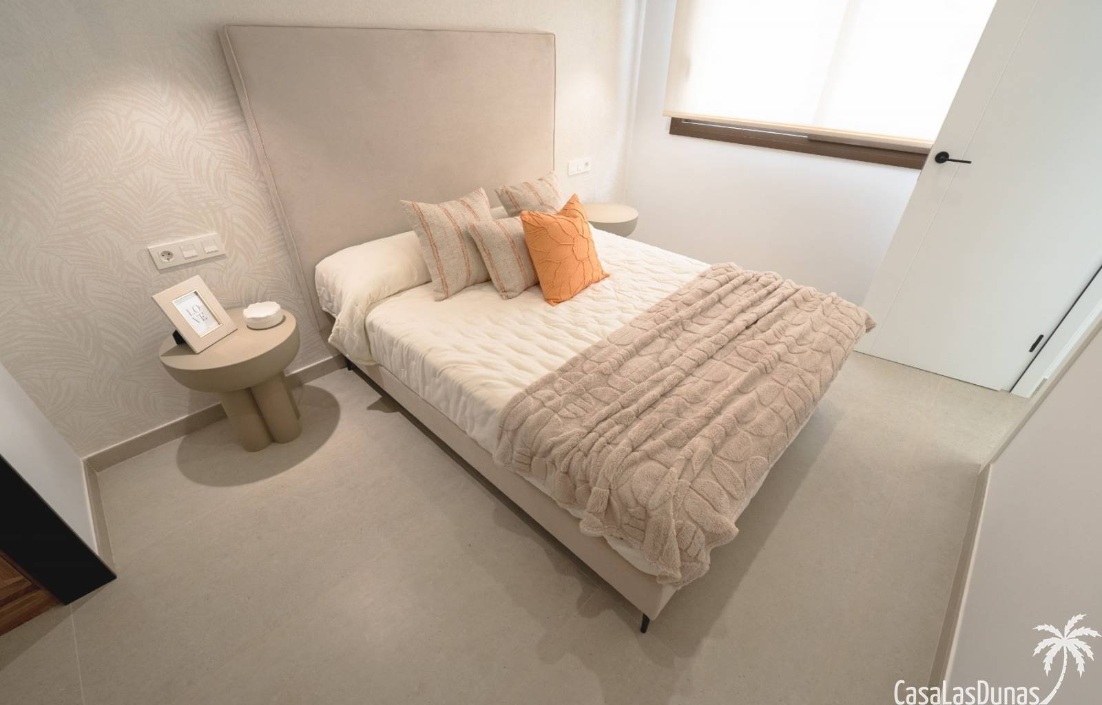 Entdecken Sie diese herrlichen Villen in Rojales. Jede Villa verfügt über 3 Schlafzimmer und 3 Badezimmer, zwei davon en-suite. Diese modernen Häuser