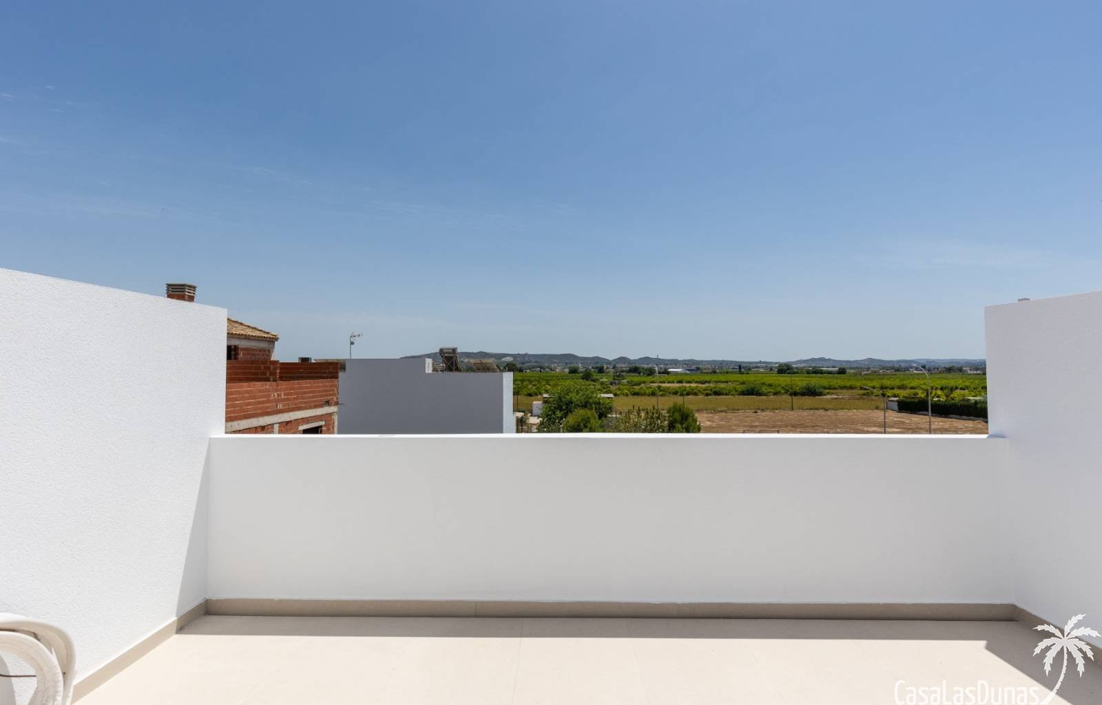 Im Dorf Rafal, am Fuße der Callosa del Segura-Bergkette, befindet sich diese neue Anlage mit geräumigen Doppelhaushälften. Sie verfügen über eine übe