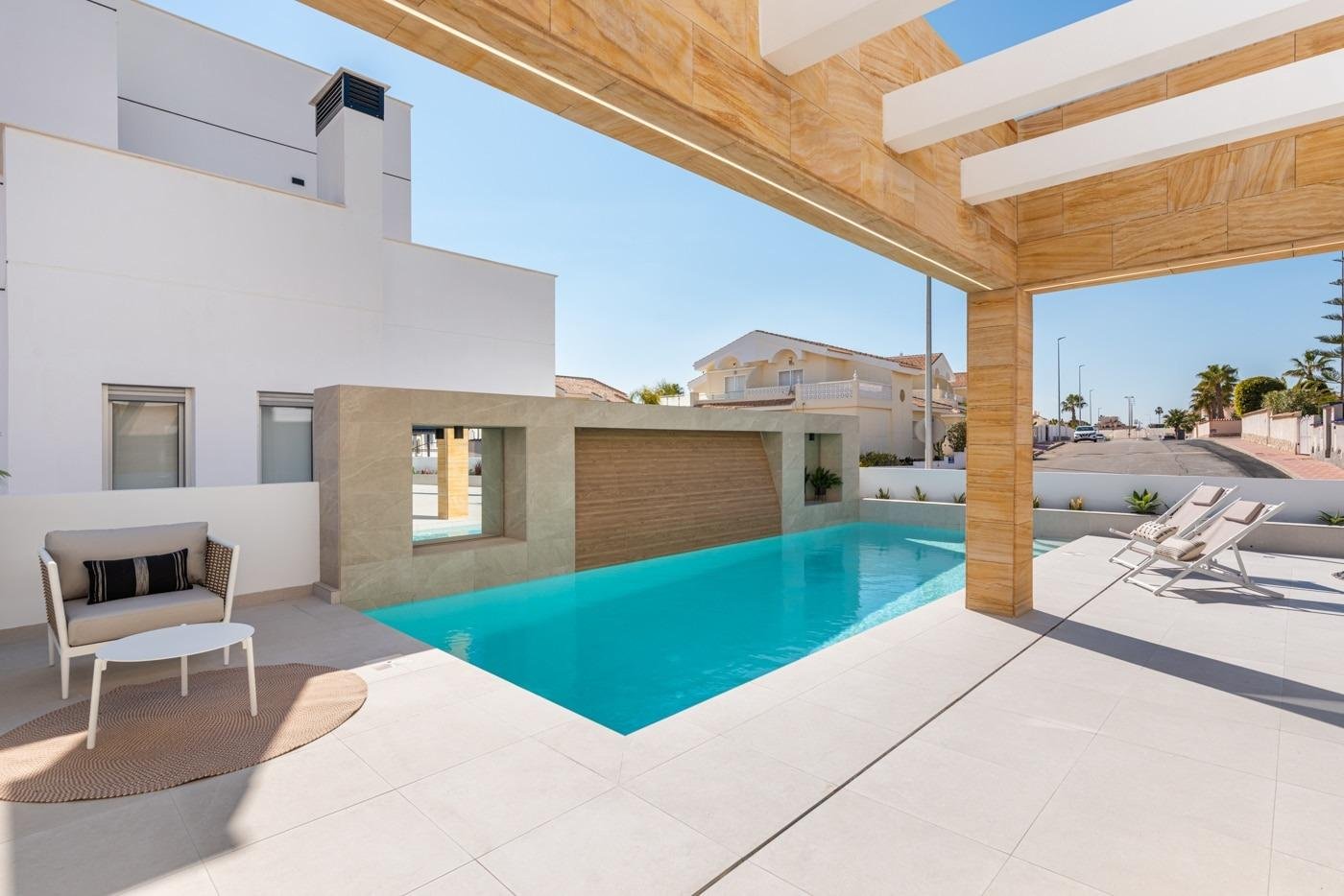 Moderne Luxusvilla mit freiem Blick in Ciudad Quesada, Costa Blanca
Zeitgenössisches Design mit mediterranem Flair
Entdecken Sie diese e