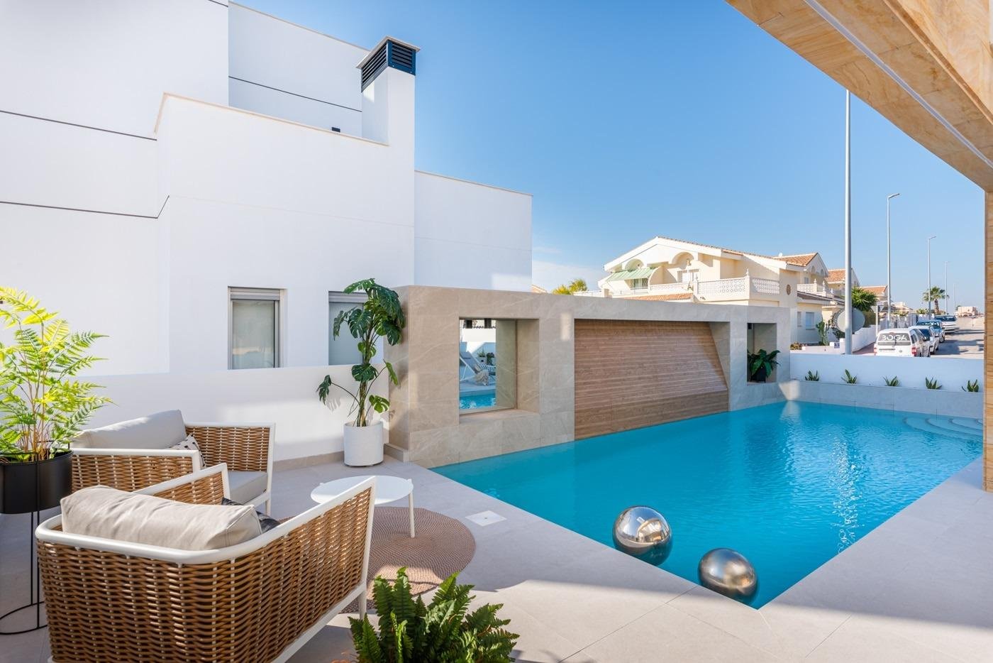 Moderne Luxusvilla mit freiem Blick in Ciudad Quesada, Costa Blanca
Zeitgenössisches Design mit mediterranem Flair
Entdecken Sie diese e