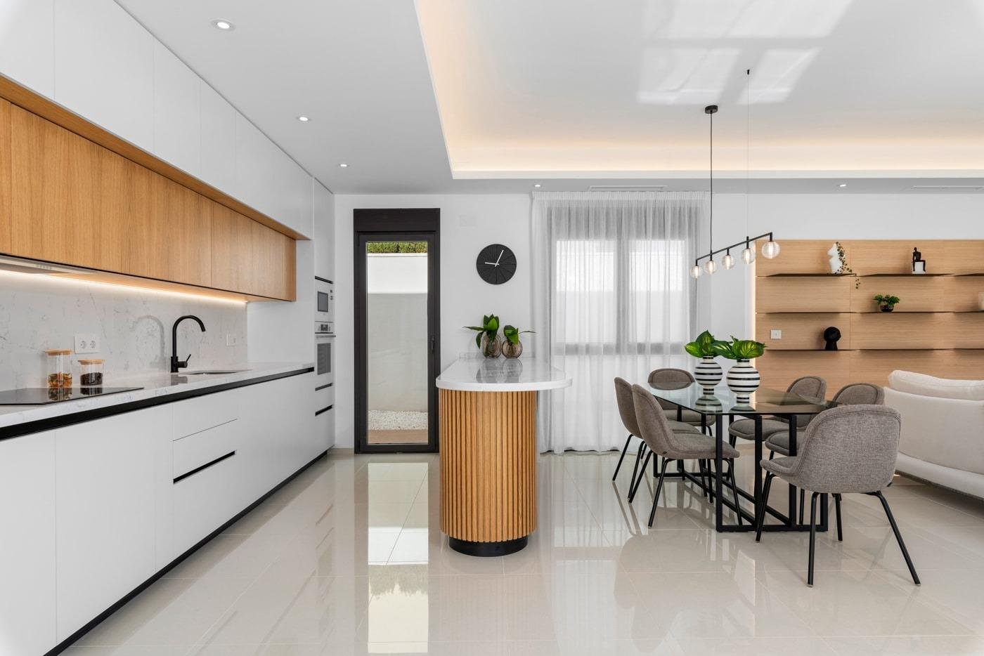 Moderne mediterrane Villa in Ciudad Quesada, Costa Blanca
Zeitgenössisches Design und mediterraner Charme
Entdecken Sie diese atemberaub