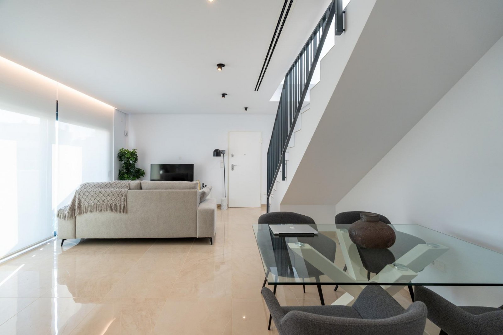 Neue Doppelhaushälften am Meer in La Marina – Strand El Pinet
Exklusives Wohnen am Mittelmeer in Strandnähe
Diese neue Wohnanlage mit Do