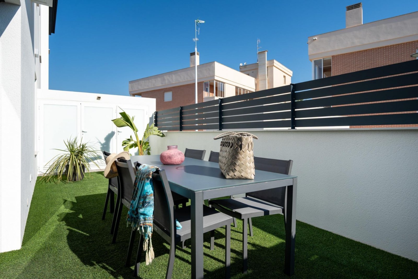 BUNGALOWS MIT 3 SCHLAFZIMMERN IN EXKLUSIVER WOHNUNG IN GRAN ALACANT!
 Entdecken Sie diese exklusive Wohnanlage mit Bungalows ab 86,28 m²