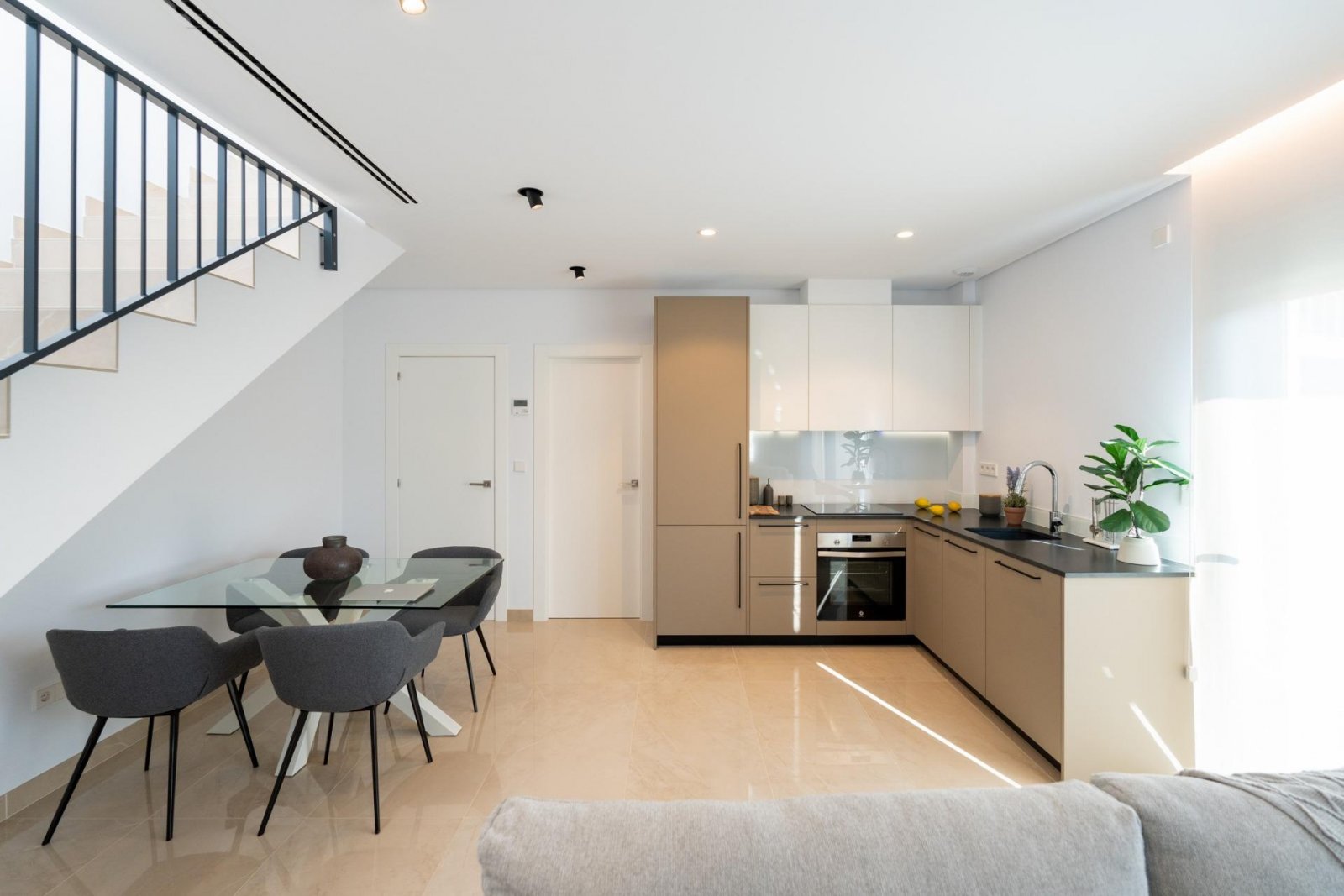 BUNGALOWS MIT 3 SCHLAFZIMMERN IN EXKLUSIVER WOHNUNG IN GRAN ALACANT!
 Entdecken Sie diese exklusive Wohnanlage mit Bungalows ab 86,28 m²