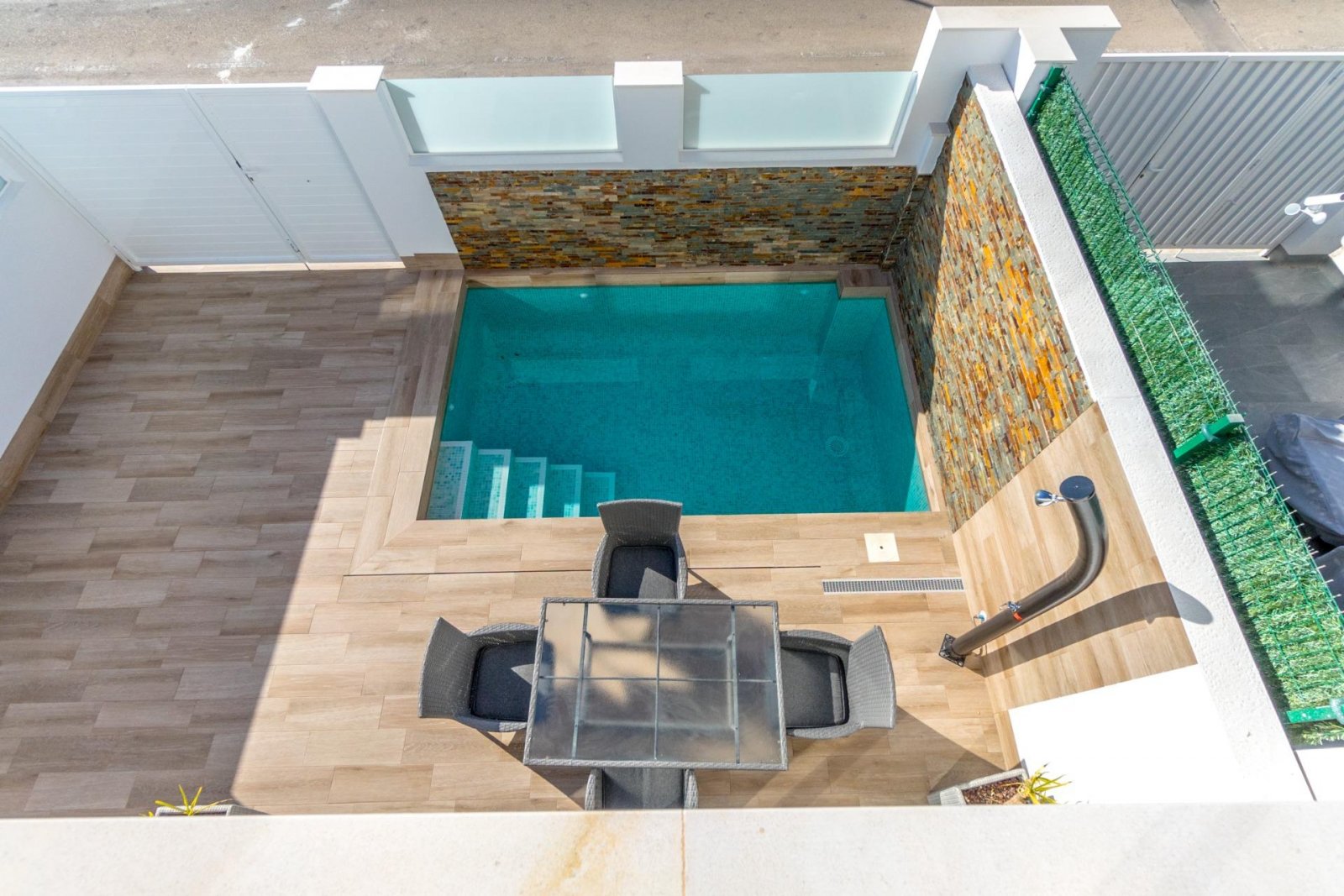 Neubau-Doppelhaushälften mit privatem Pool in San Pedro del Pinatar
Moderne Häuser in erstklassiger Lage
Diese exklusive Wohnanlage mit