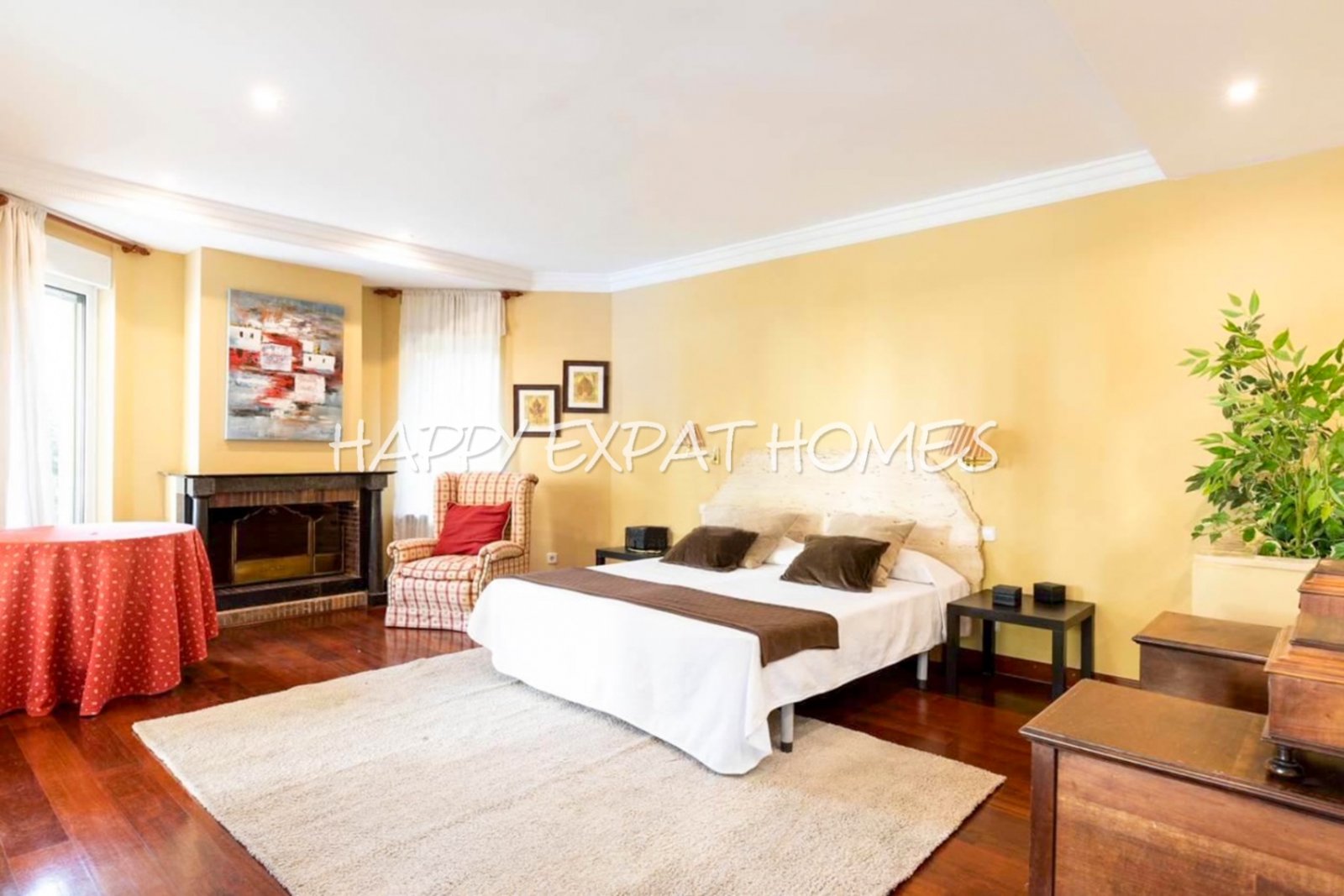 Exquisite modern-klassische Residenz mit Touristenlizenz, Energieausweis B und besonderen Merkmalen, die von David Marshall entworfen wurden, alle mit