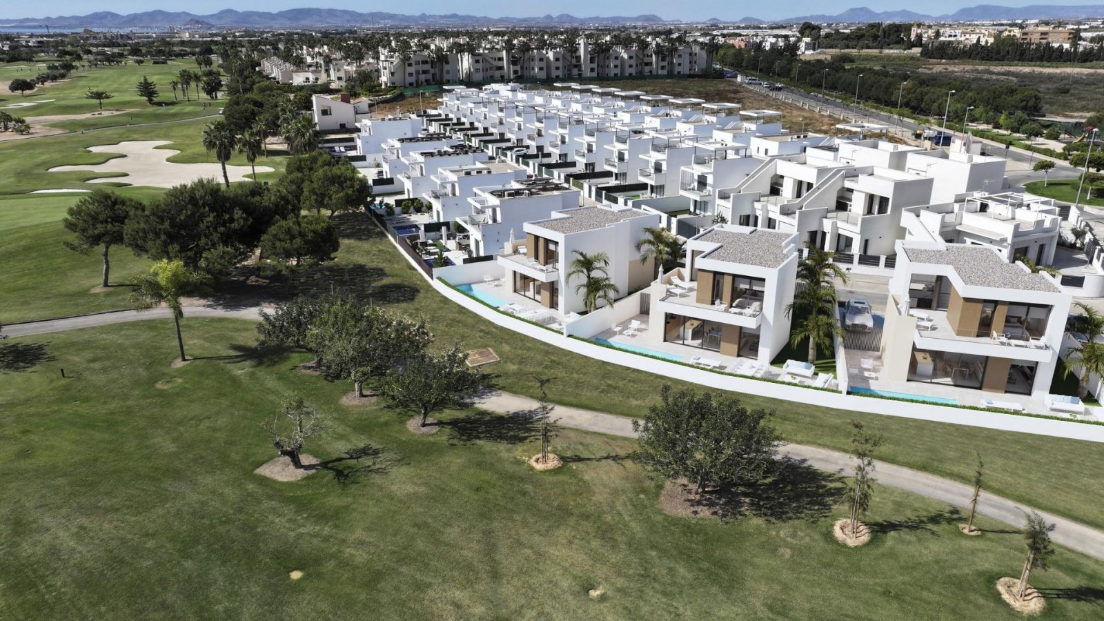 Neubau-Villen in erster Reihe am Roda Golf mit privatem Pool
Exklusives Wohnen am Golfplatz an der Costa Cálida
Diese modernen Villen in