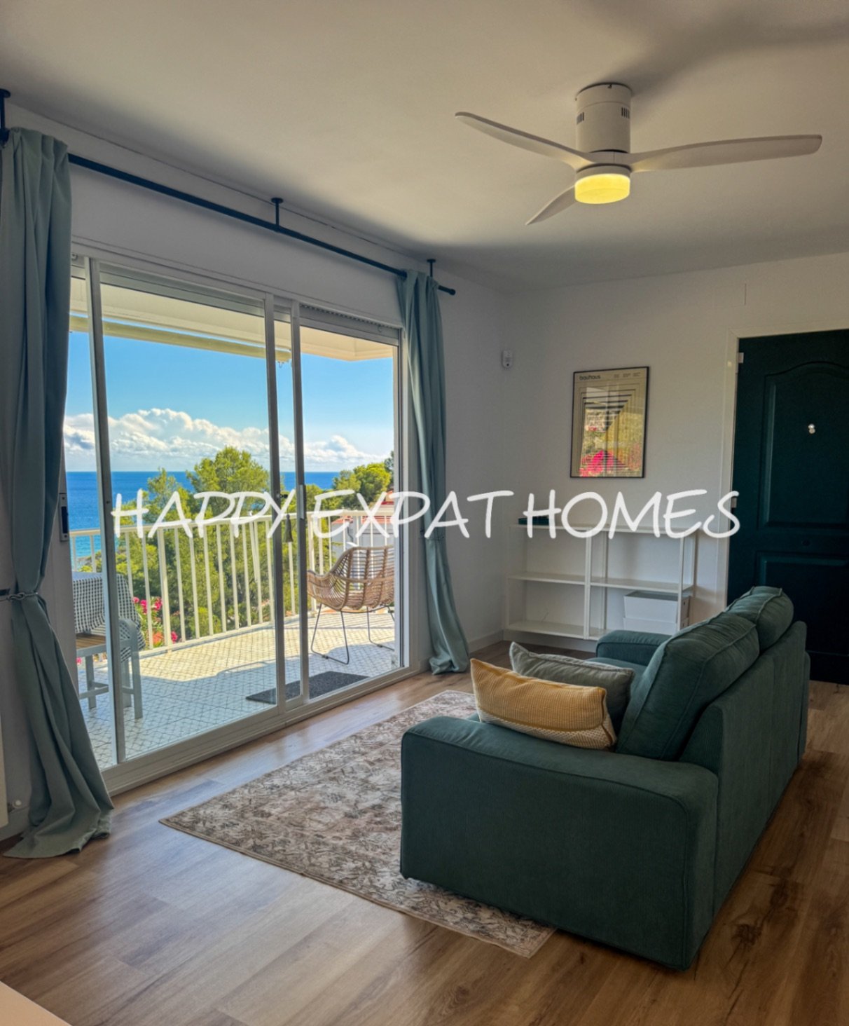 Diese wunderschöne Immobilie befindet sich in einem der beliebtesten Gebiete von Les Botigues de Sitges. Ihre atemberaubenden Meerblicke sind ohne Zwe