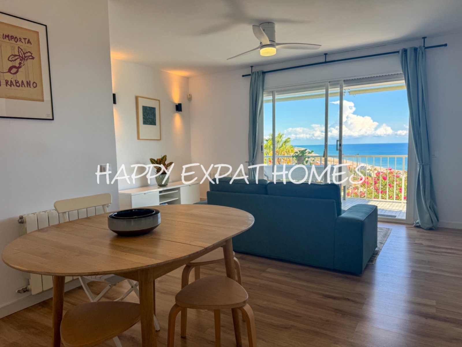 Diese wunderschöne Immobilie befindet sich in einem der beliebtesten Gebiete von Les Botigues de Sitges. Ihre atemberaubenden Meerblicke sind ohne Zwe