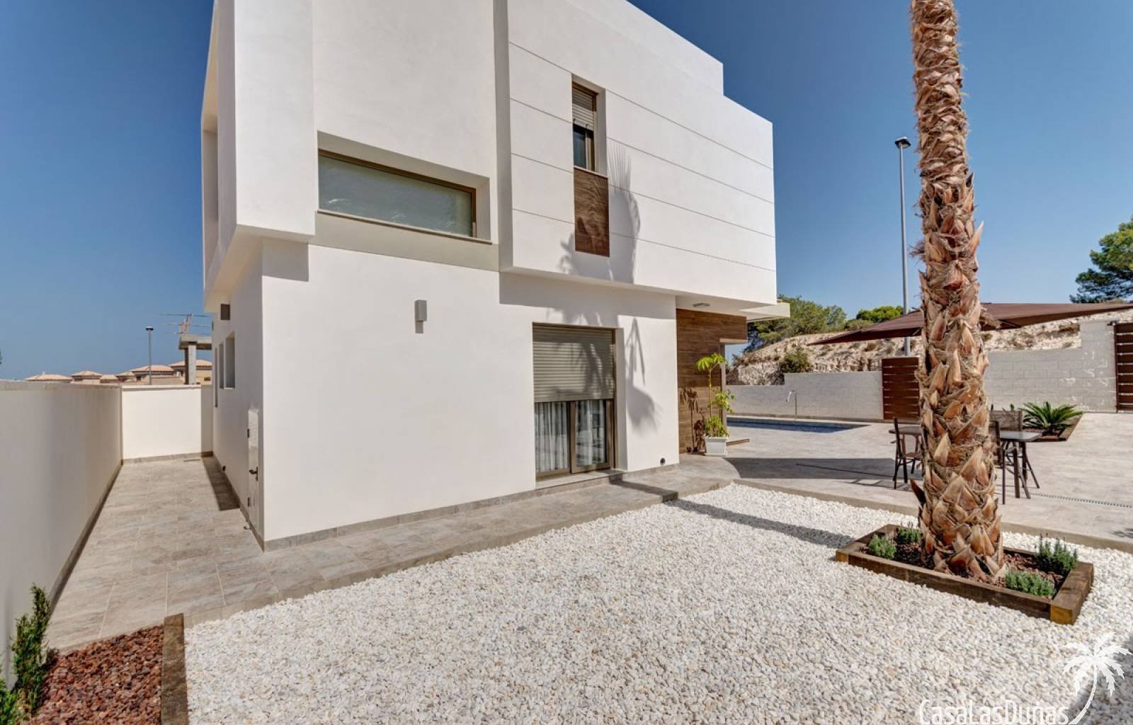 Dieses moderne Neubauprojekt liegt am Rande von San Miguel de Salinas. Diese Villa verfügt über ein Wohn-/Esszimmer, eine offene Küche, ein Schlafzim