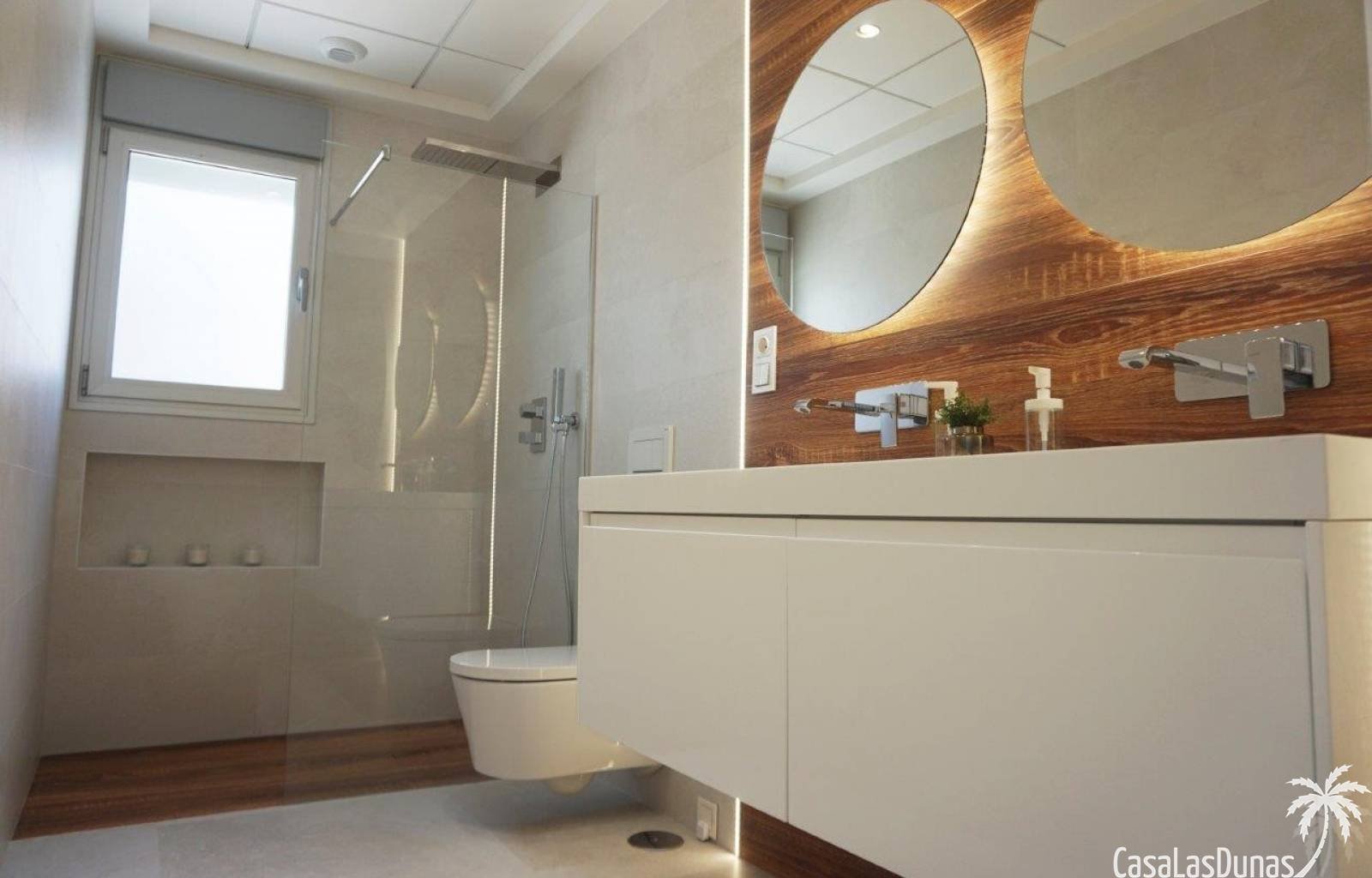 Wunderschöne neue Villen in Campoamor, am Rande des Golfresorts gelegen. Diese Villen beginnen auf einem Grundstück von 500 m² und verteilen sich auf