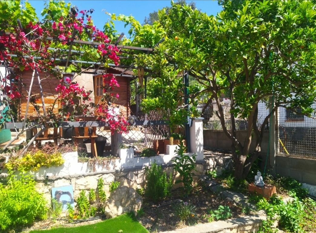 Für ein Paar oder eine alleinstehende Person, die das Leben in der Natur liebt und auf der Suche nach einem ganz besonderen und gemütlichen Ort ist, i