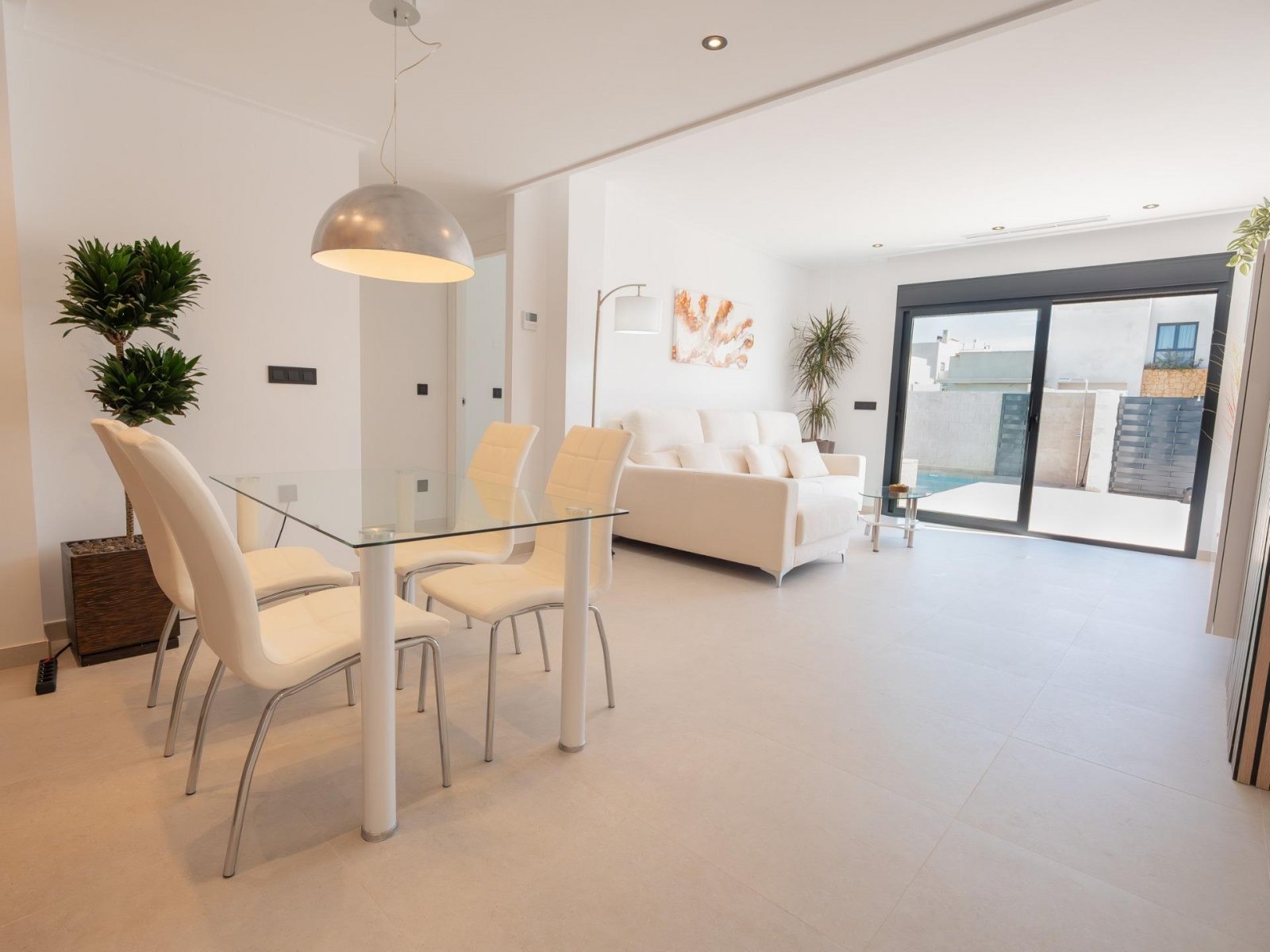 Neubauvillen mit privatem Pool in Oasis de la Marina, Costa Blanca
Moderne Häuser in ruhiger Lage in Strandnähe
Entdecken Sie diese exk