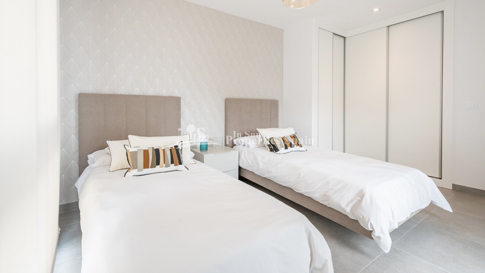 Luz de Cala Ratjada ist eine Wohnanlage mit insgesamt 26 Einheiten, die aus Villen und Apartments bestehen, mit schöner Gartenanlage und