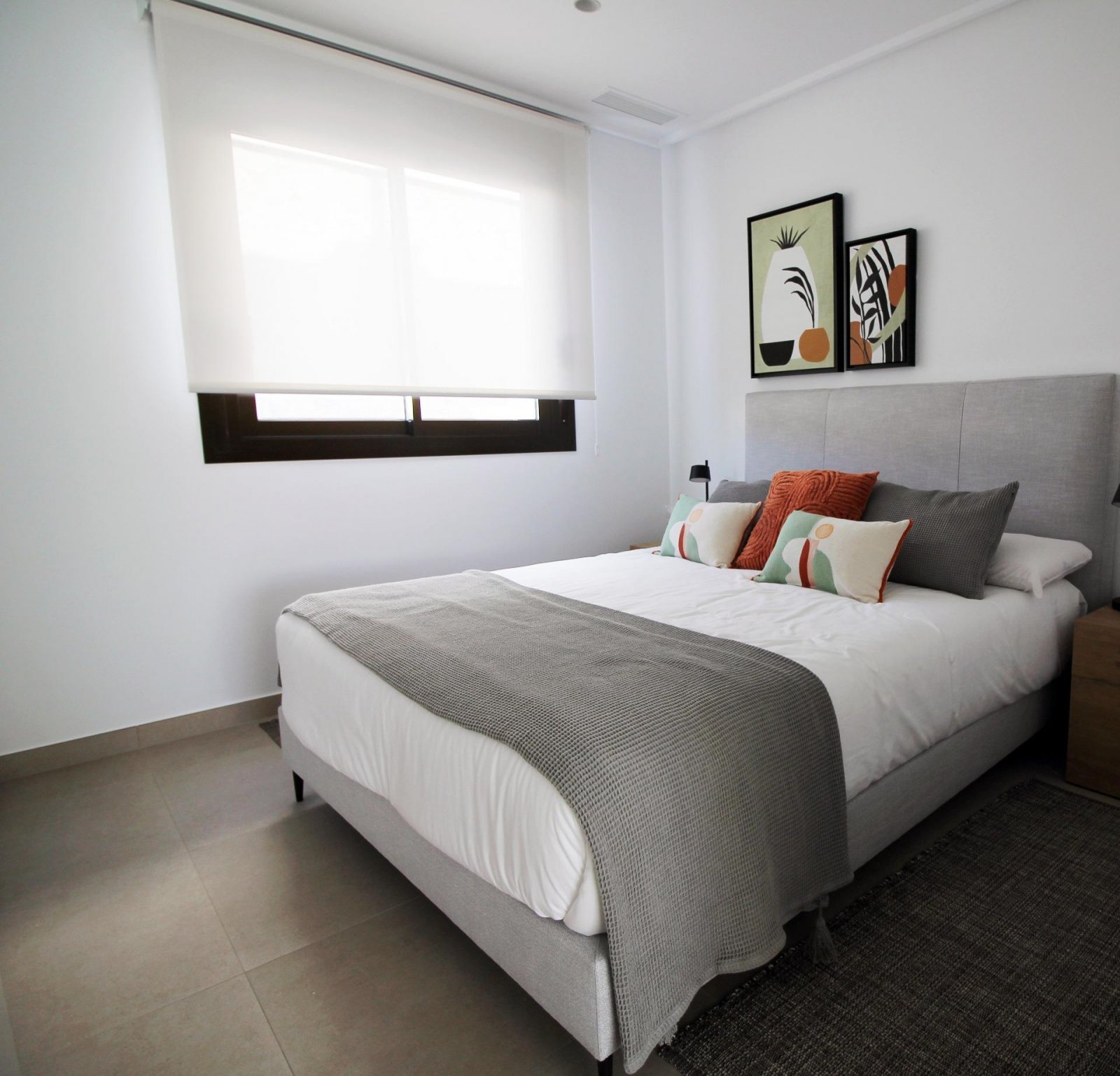 Moderne Reihenhäuser und Doppelhaushälften in Pilar de la Horadada
Entdecken Sie diese exklusive Wohnanlage mit nur sechs modernen Doppe