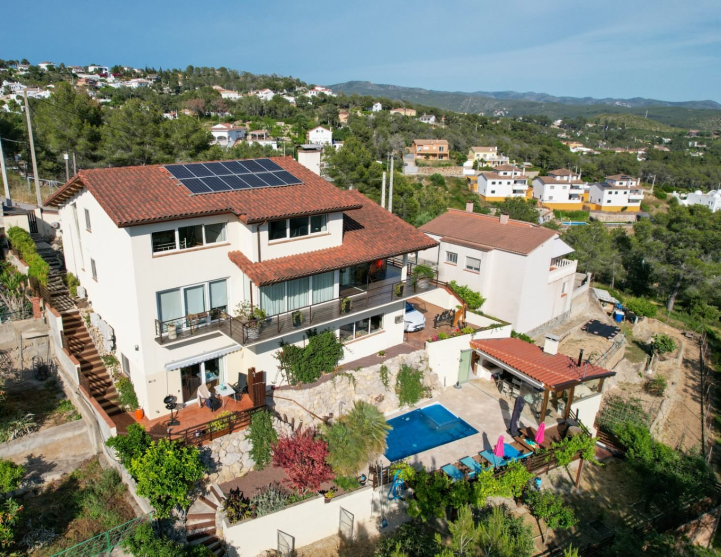 Geräumige Villa mit Gästeapartment und Pool in Olivella – CAN SURIA (Sitges Hills)
Dieses große Haus mit 475 m² befindet sich in der ruhigen Urbanisat