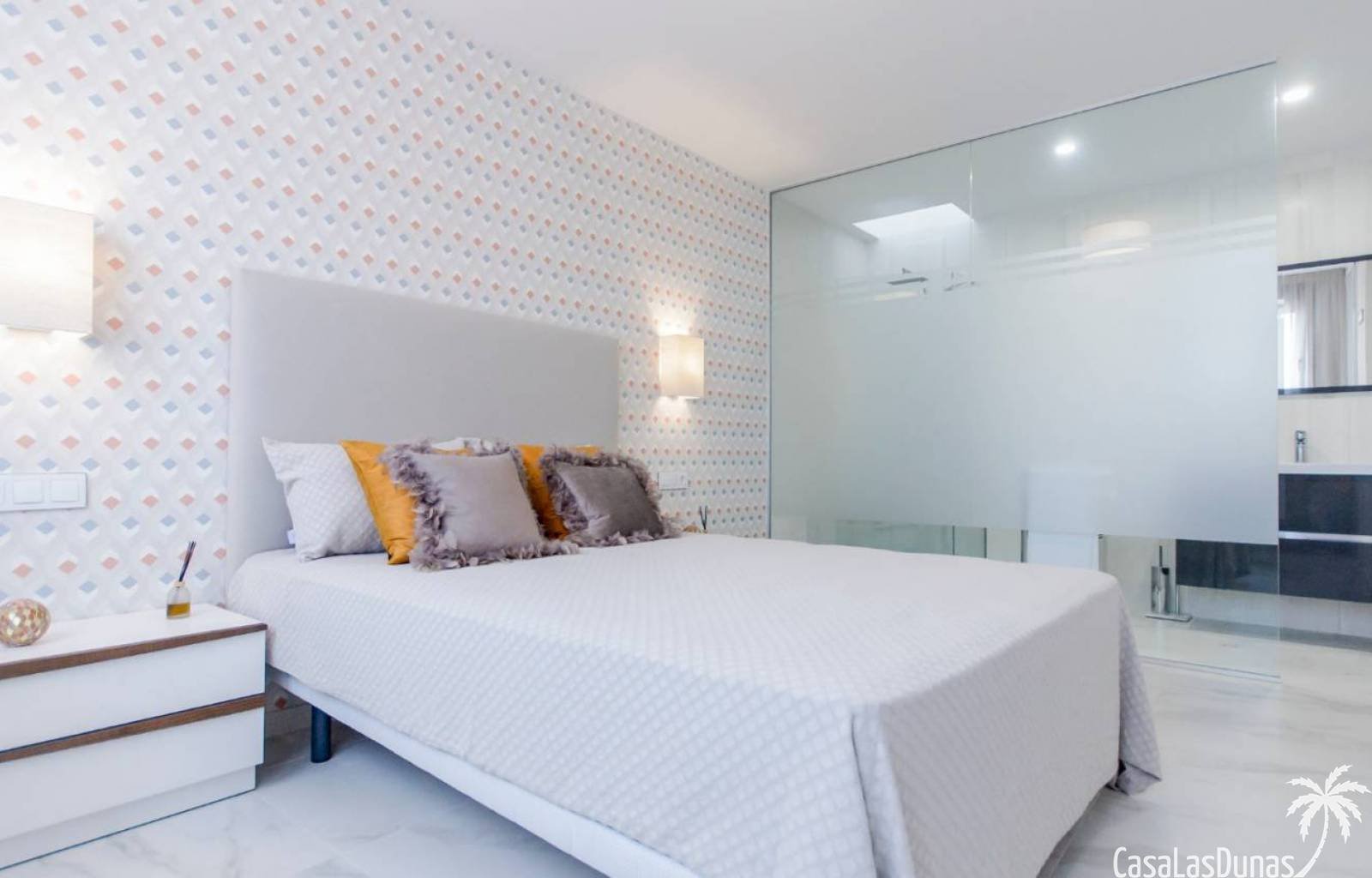 Diese Wohnanlage, bestehend aus 18 einzelnen Villen, befindet sich derzeit im Bau, 10 Kilometer von den hervorragenden Sandstränden der Costa Blanca