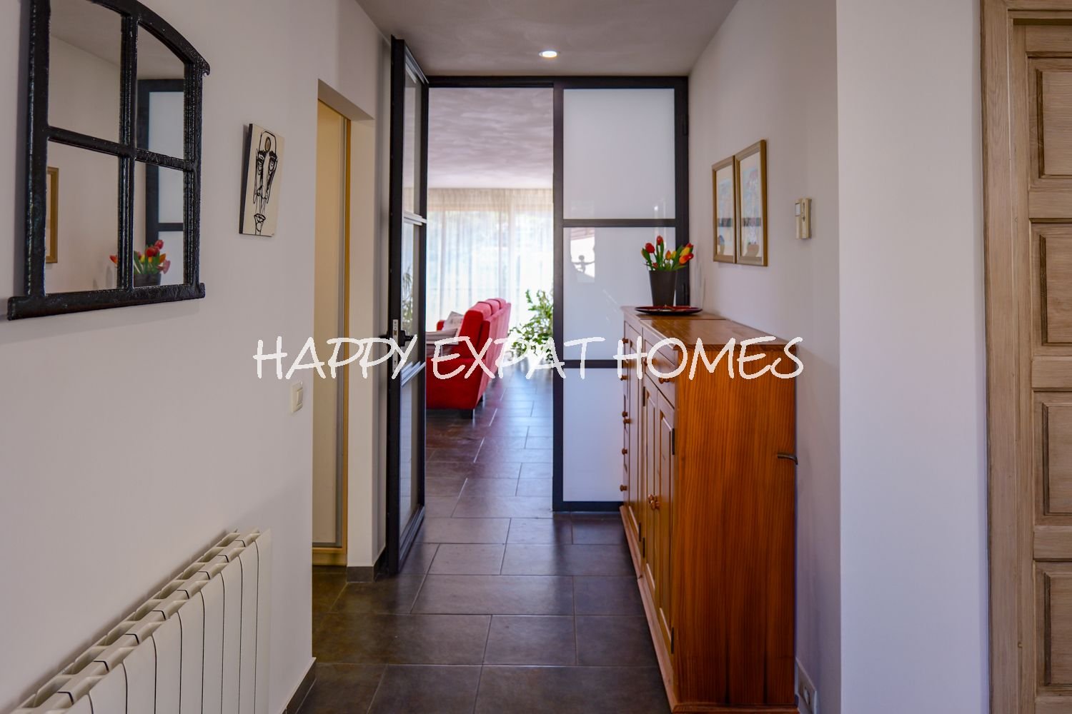 Geräumige Villa mit Gästeapartment und Pool in Olivella – CAN SURIA (Sitges Hills)
Dieses große Haus mit 475 m² befindet sich in der ruhigen Urbanisat