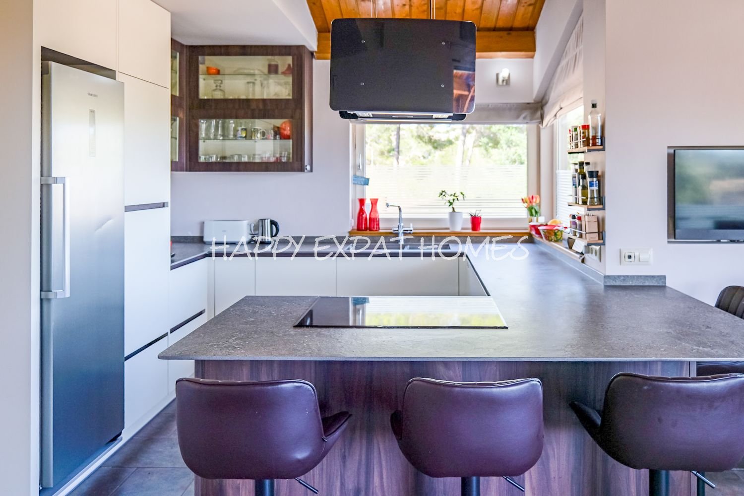 Geräumige Villa mit Gästeapartment und Pool in Olivella – CAN SURIA (Sitges Hills)
Dieses große Haus mit 475 m² befindet sich in der ruhigen Urbanisat