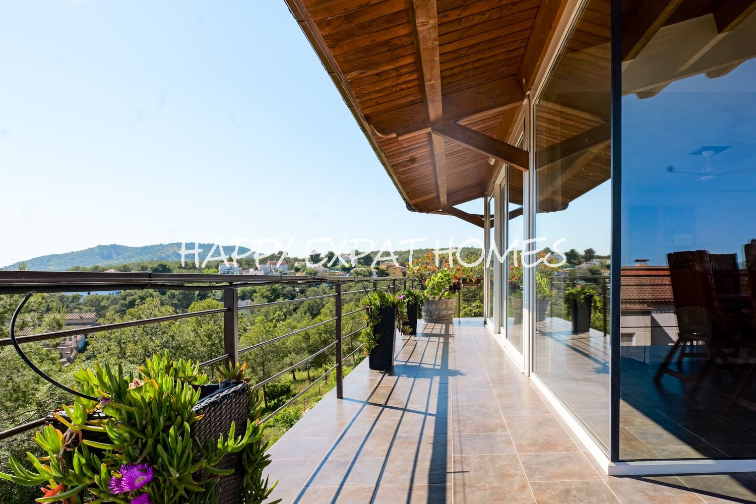 Geräumige Villa mit Gästeapartment und Pool in Olivella – CAN SURIA (Sitges Hills)
Dieses große Haus mit 475 m² befindet sich in der ruhigen Urbanisat