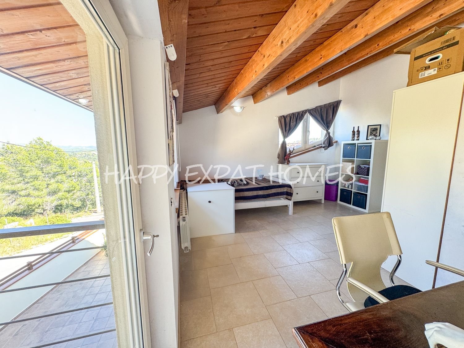 Geräumige Villa mit Gästeapartment und Pool in Olivella – CAN SURIA (Sitges Hills)
Dieses große Haus mit 475 m² befindet sich in der ruhigen Urbanisat