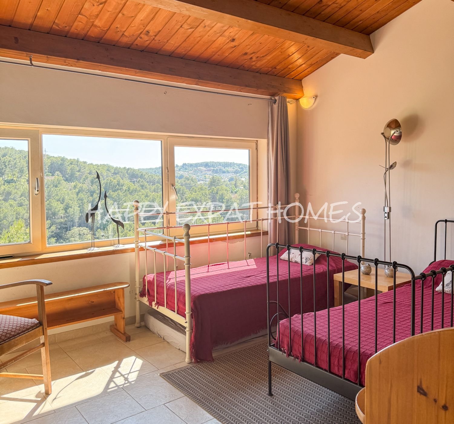 Geräumige Villa mit Gästeapartment und Pool in Olivella – CAN SURIA (Sitges Hills)
Dieses große Haus mit 475 m² befindet sich in der ruhigen Urbanisat