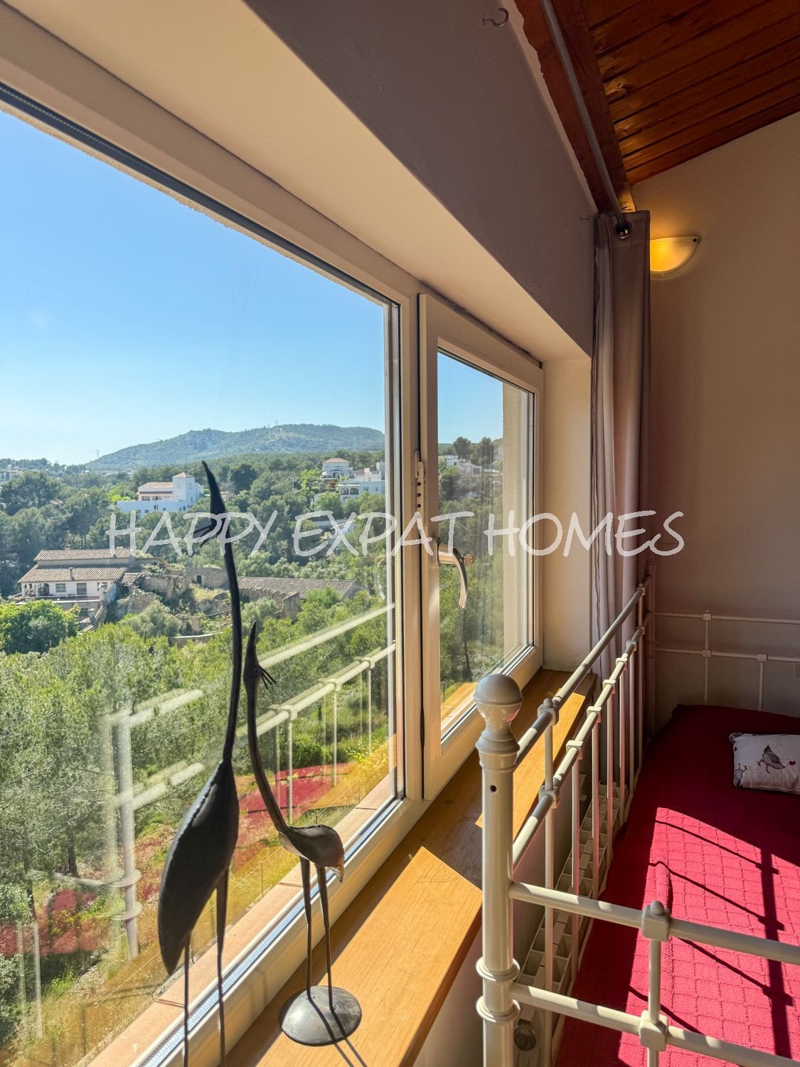 Geräumige Villa mit Gästeapartment und Pool in Olivella – CAN SURIA (Sitges Hills)
Dieses große Haus mit 475 m² befindet sich in der ruhigen Urbanisat