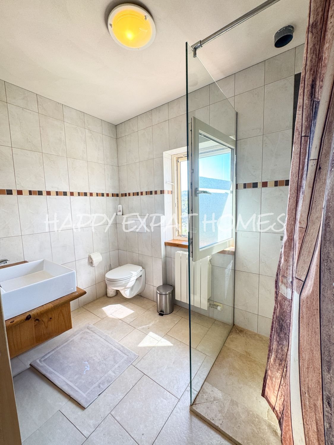 Geräumige Villa mit Gästeapartment und Pool in Olivella – CAN SURIA (Sitges Hills)
Dieses große Haus mit 475 m² befindet sich in der ruhigen Urbanisat