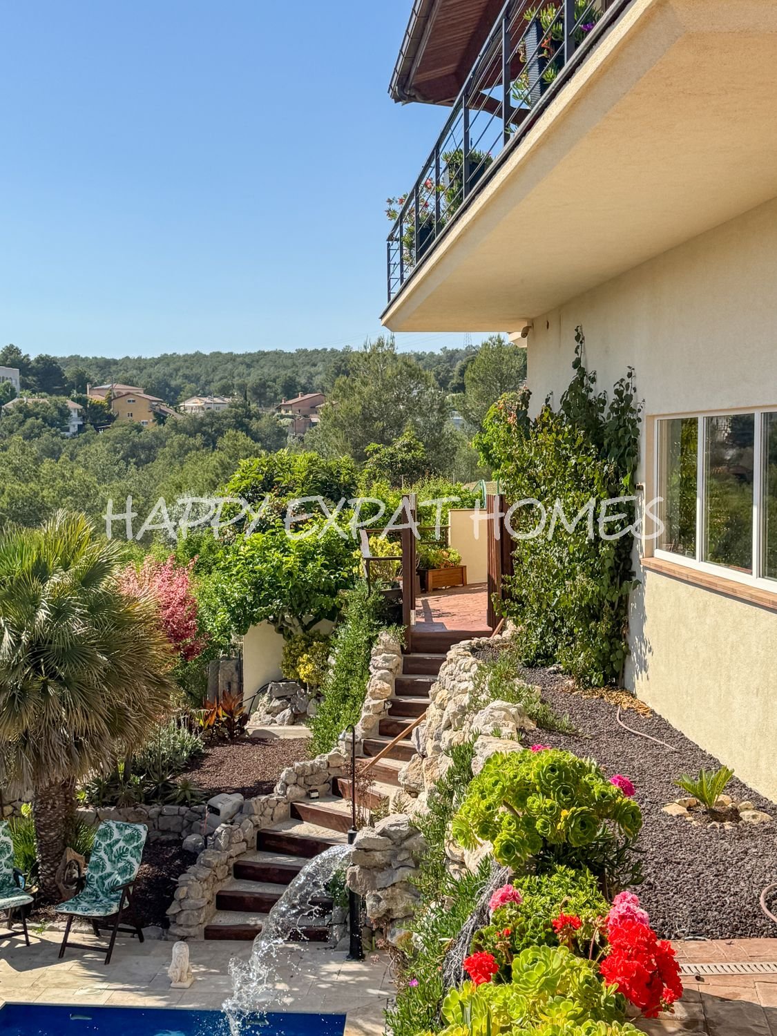 Geräumige Villa mit Gästeapartment und Pool in Olivella – CAN SURIA (Sitges Hills)
Dieses große Haus mit 475 m² befindet sich in der ruhigen Urbanisat