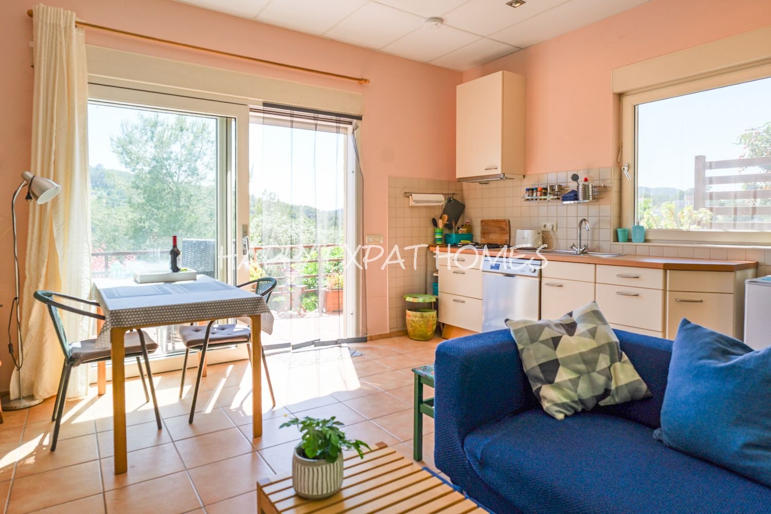 Geräumige Villa mit Gästeapartment und Pool in Olivella – CAN SURIA (Sitges Hills)
Dieses große Haus mit 475 m² befindet sich in der ruhigen Urbanisat