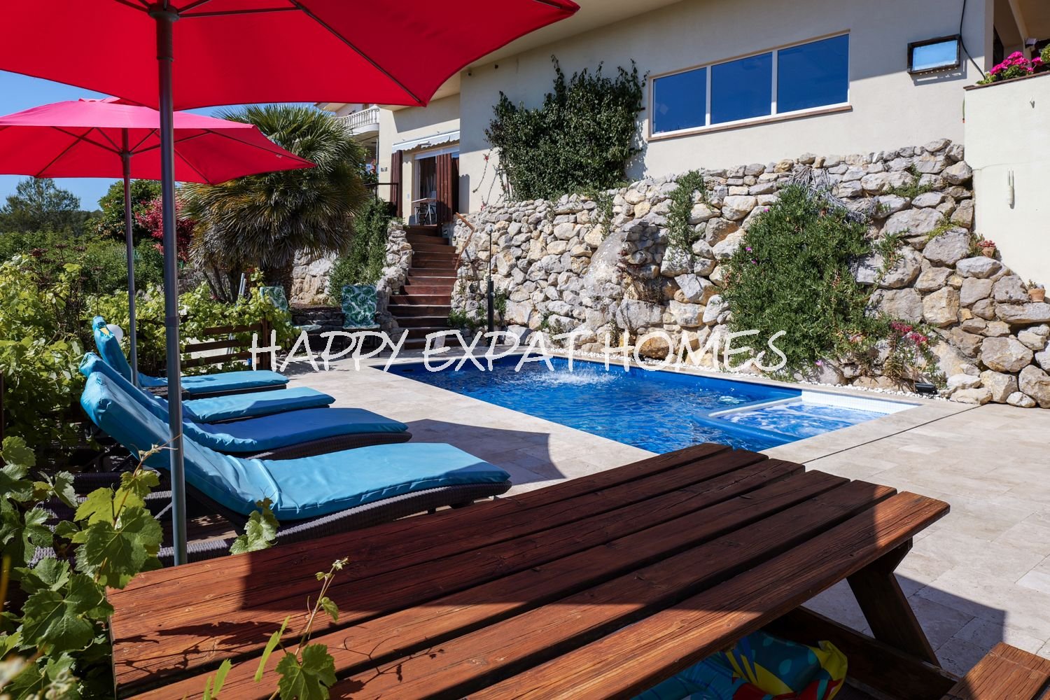 Geräumige Villa mit Gästeapartment und Pool in Olivella – CAN SURIA (Sitges Hills)
Dieses große Haus mit 475 m² befindet sich in der ruhigen Urbanisat