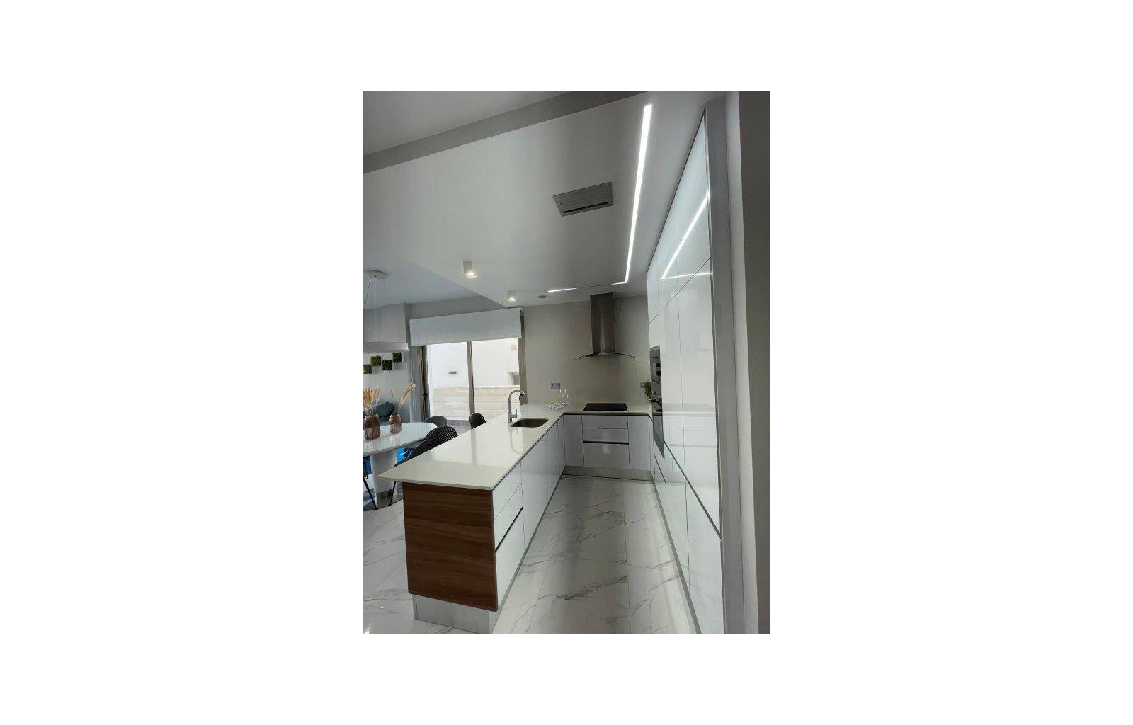 Diese Villen werden in der Nähe des belebten Einkaufszentrums La Zenia Boulevard gebaut. Sie bestehen alle aus 3 Schlafzimmern, 2 Bädern und einem So