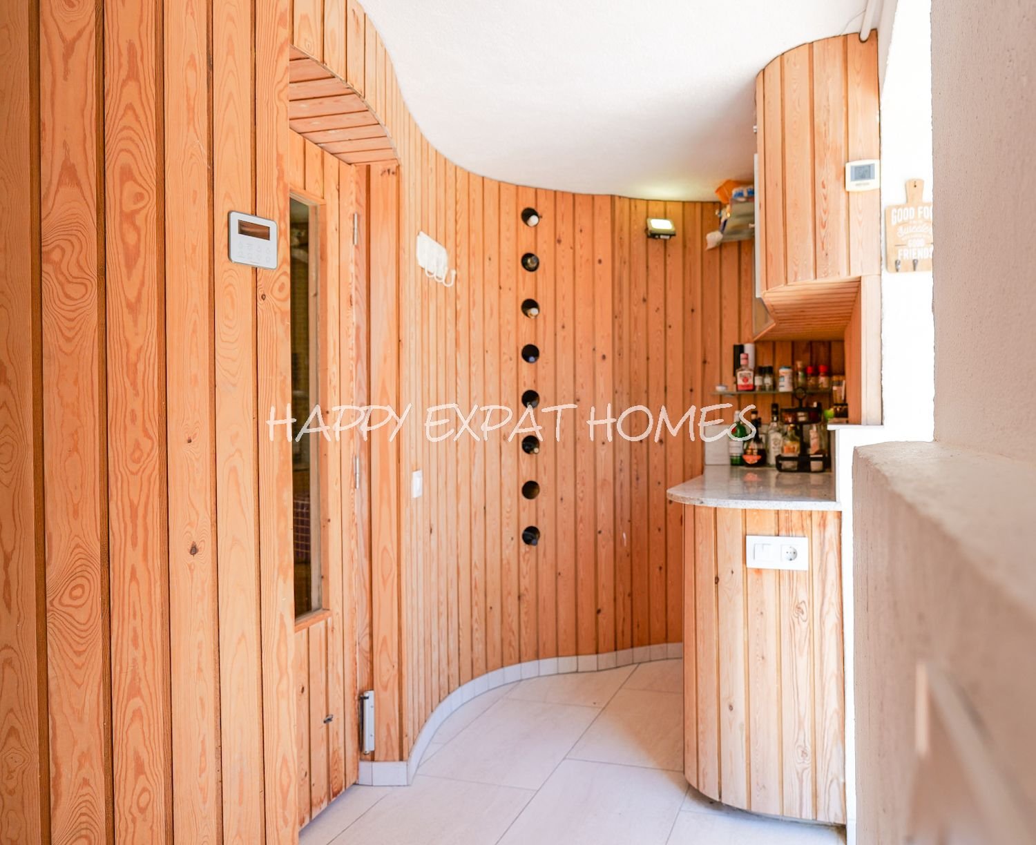 Geräumige Villa mit Gästeapartment und Pool in Olivella – CAN SURIA (Sitges Hills)
Dieses große Haus mit 475 m² befindet sich in der ruhigen Urbanisat