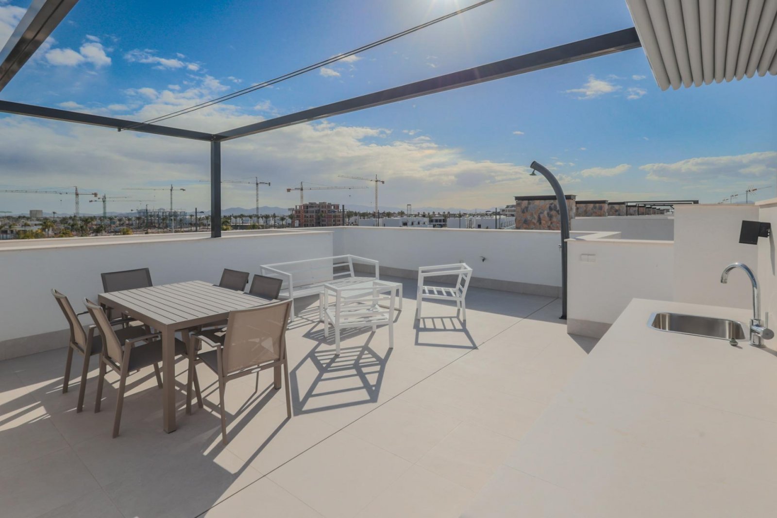 Luxuriöse Neubau-Villen im Santa Rosalía Lake and Life Resort, Murcia
Exklusive Villen in einer erstklassigen Wohnanlage
Entdecken Sie d