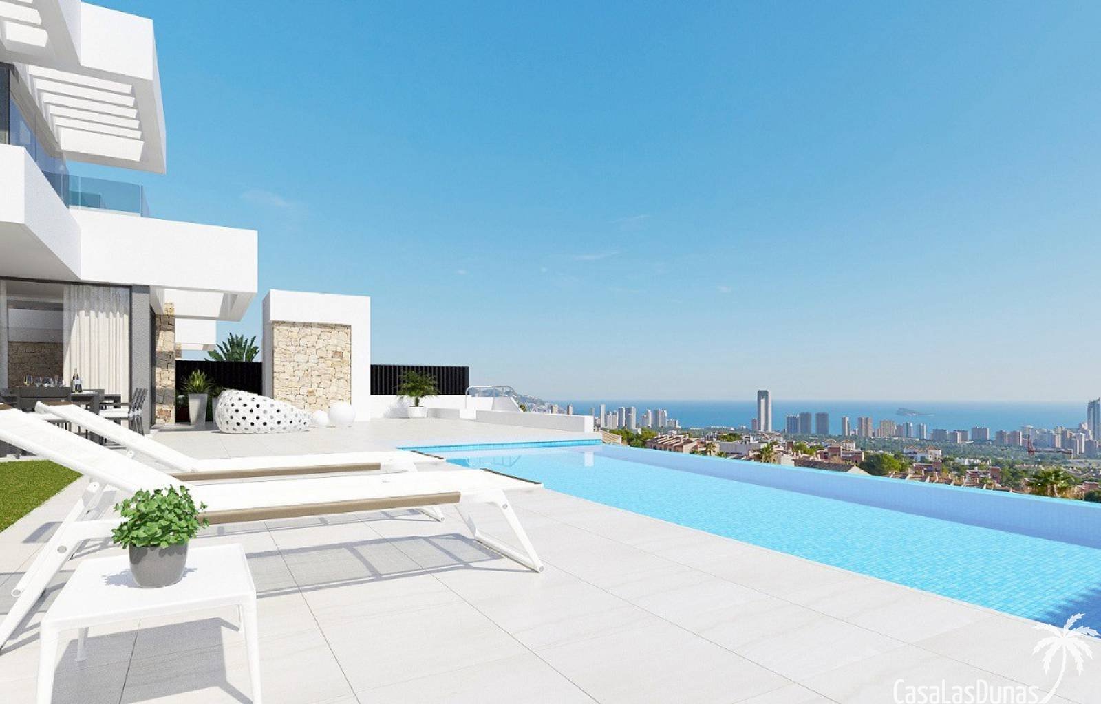 Diese wunderschöne Luxusvilla liegt in Benidorm, nur wenige Schritte vom Strand und einem Naturpark entfernt, wo Sie den außergewöhnlichen Meerblick