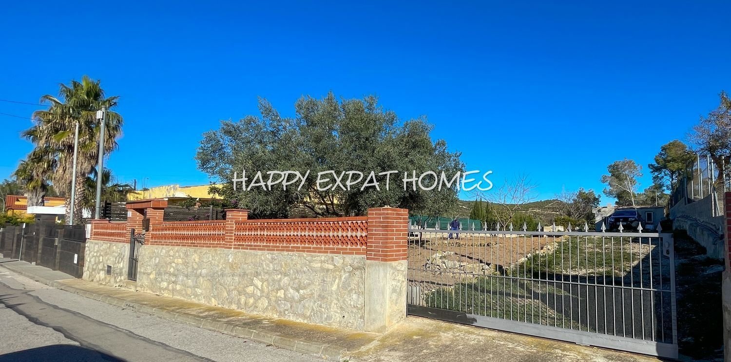 Schönes Grundstück von 756m2 mit herrlichem Blick auf die Berge, völlig flach, das durch seine Ausrichtung den ganzen Tag Sonne und Licht hat. 
Ein