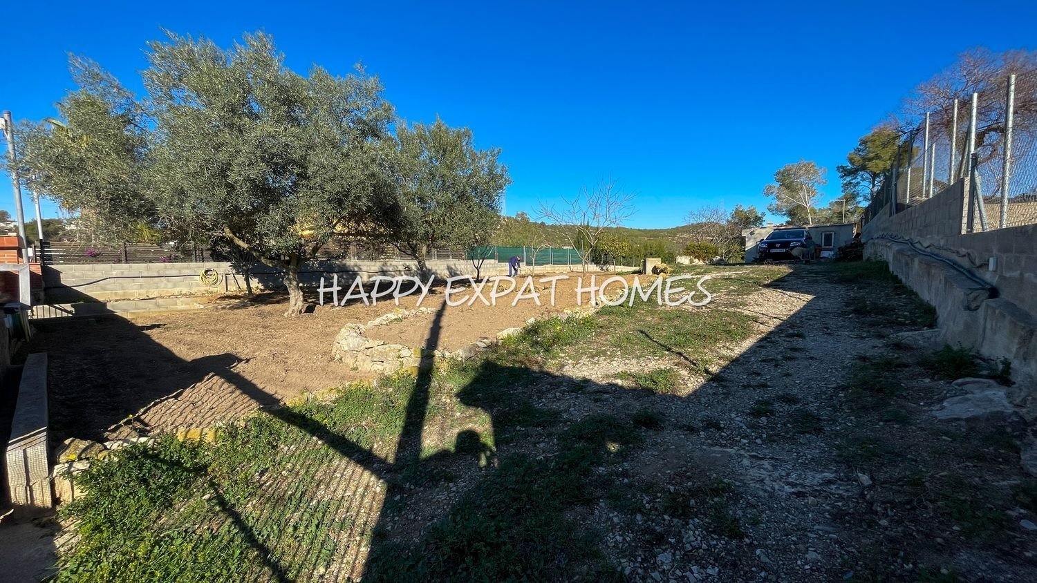 Schönes Grundstück von 756m2 mit herrlichem Blick auf die Berge, völlig flach, das durch seine Ausrichtung den ganzen Tag Sonne und Licht hat. 
Ein