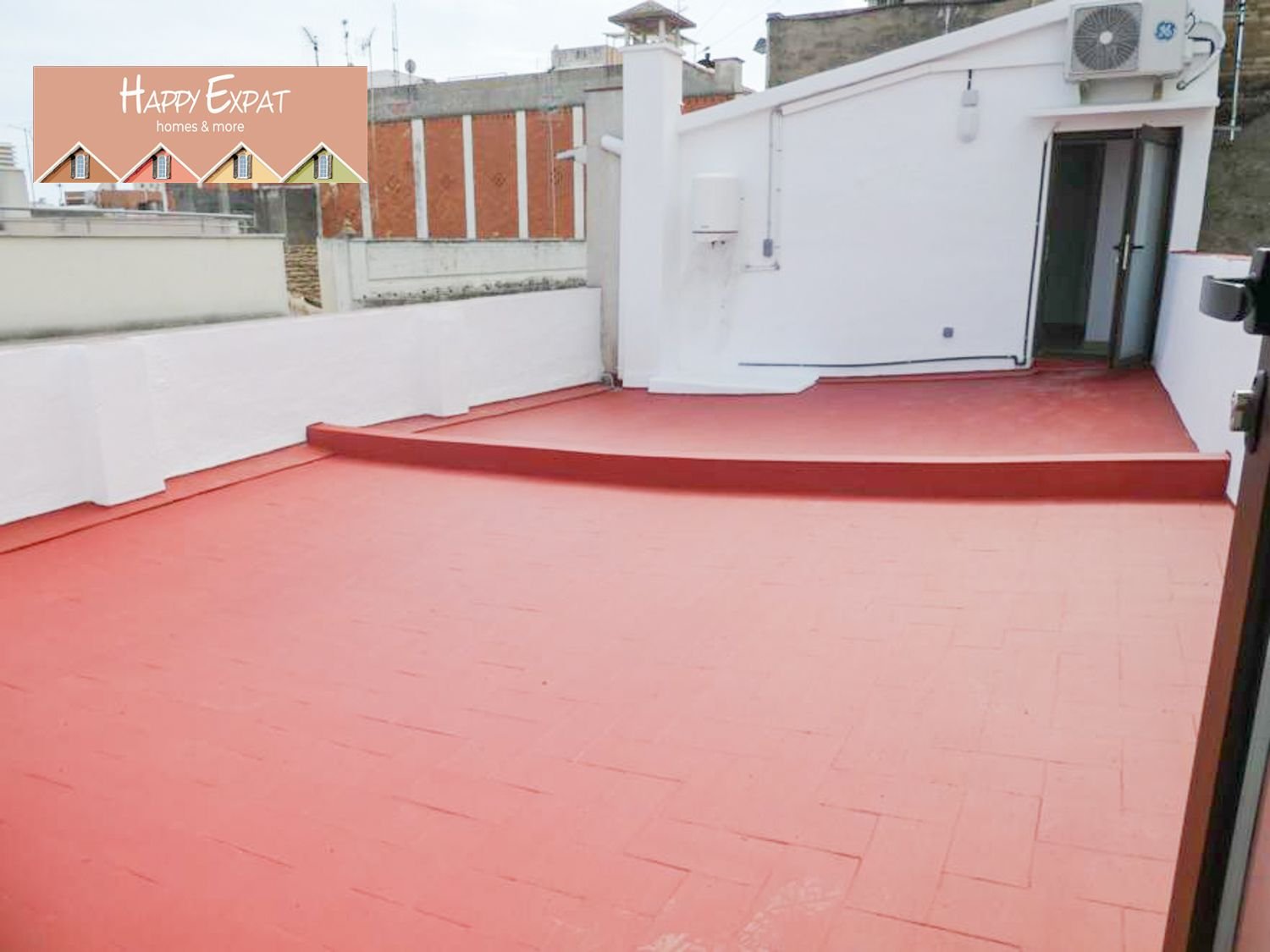 MANSARDEN-DUPLEX IM HERZEN VON VILANOVA I LA GELTRÚ – MIT PRIVATER TERRASSE
Entdecken Sie dieses spektakuläre Duplex-Penthouse im Zentrum von Vila