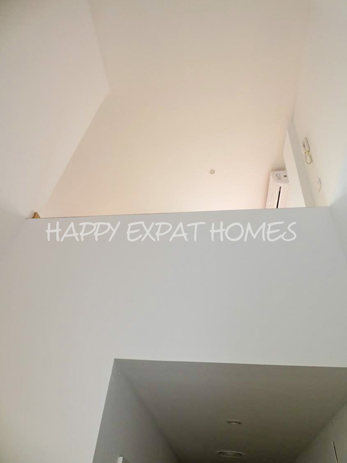 MANSARDEN-DUPLEX IM HERZEN VON VILANOVA I LA GELTRÚ – MIT PRIVATER TERRASSE
Entdecken Sie dieses spektakuläre Duplex-Penthouse im Zentrum von Vila