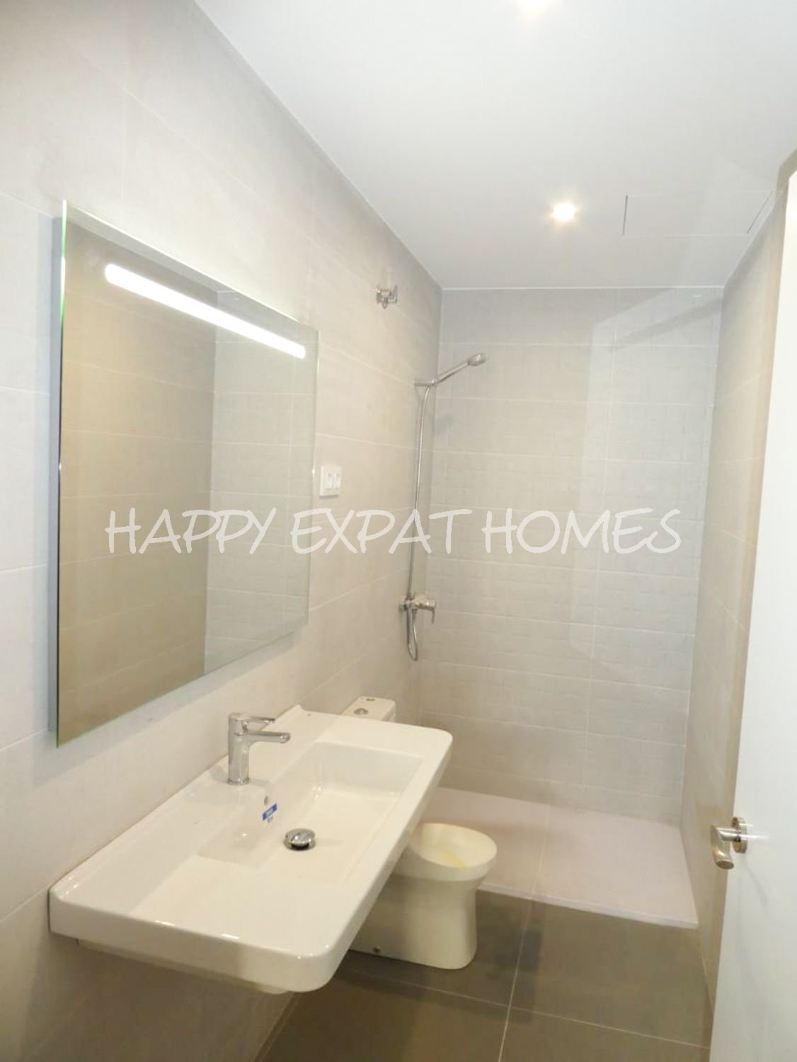 MANSARDEN-DUPLEX IM HERZEN VON VILANOVA I LA GELTRÚ – MIT PRIVATER TERRASSE
Entdecken Sie dieses spektakuläre Duplex-Penthouse im Zentrum von Vila