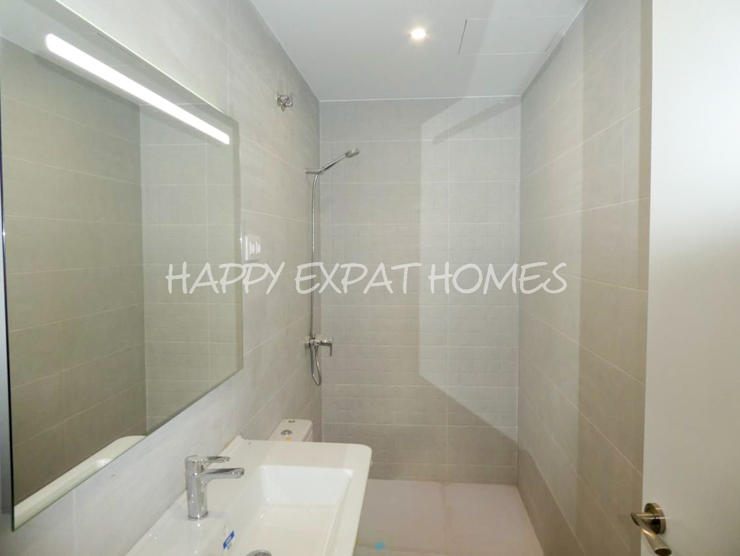 MANSARDEN-DUPLEX IM HERZEN VON VILANOVA I LA GELTRÚ – MIT PRIVATER TERRASSE
Entdecken Sie dieses spektakuläre Duplex-Penthouse im Zentrum von Vila