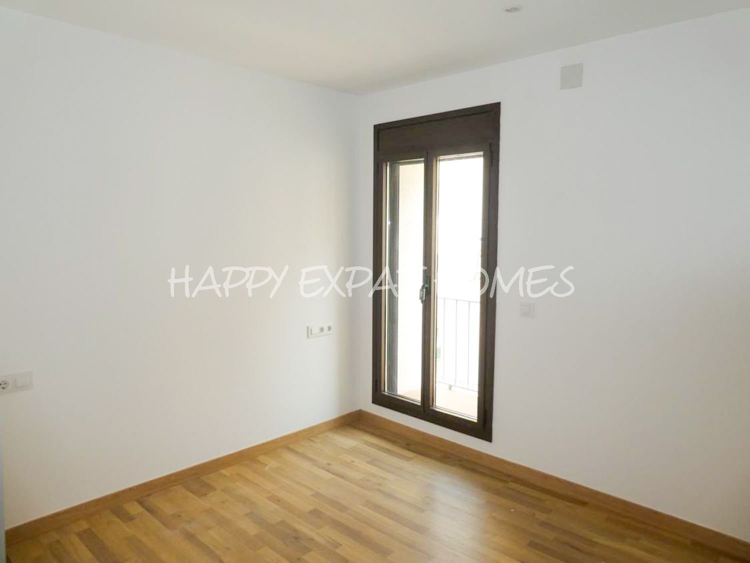 MANSARDEN-DUPLEX IM HERZEN VON VILANOVA I LA GELTRÚ – MIT PRIVATER TERRASSE
Entdecken Sie dieses spektakuläre Duplex-Penthouse im Zentrum von Vila
