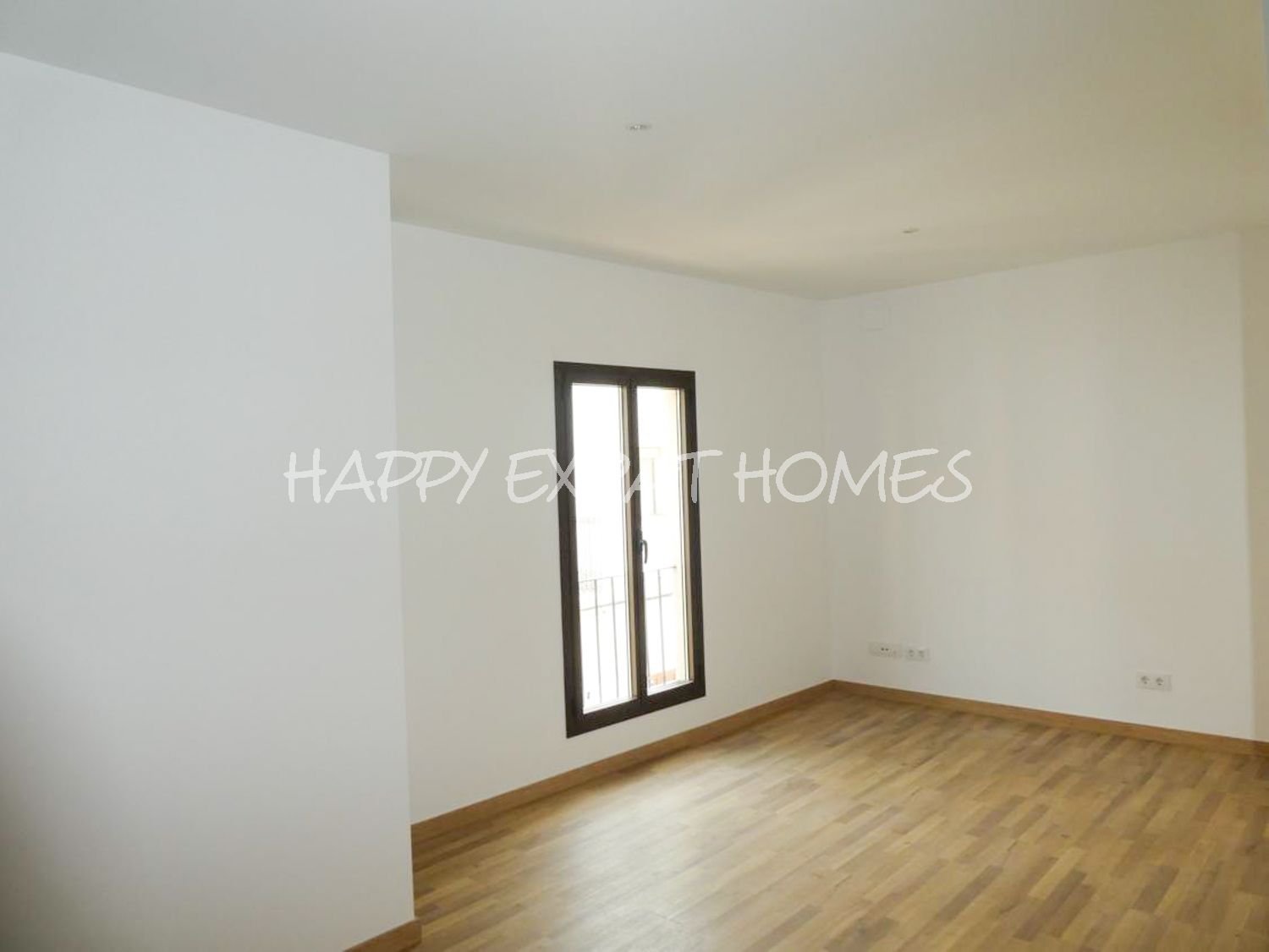 MANSARDEN-DUPLEX IM HERZEN VON VILANOVA I LA GELTRÚ – MIT PRIVATER TERRASSE
Entdecken Sie dieses spektakuläre Duplex-Penthouse im Zentrum von Vila