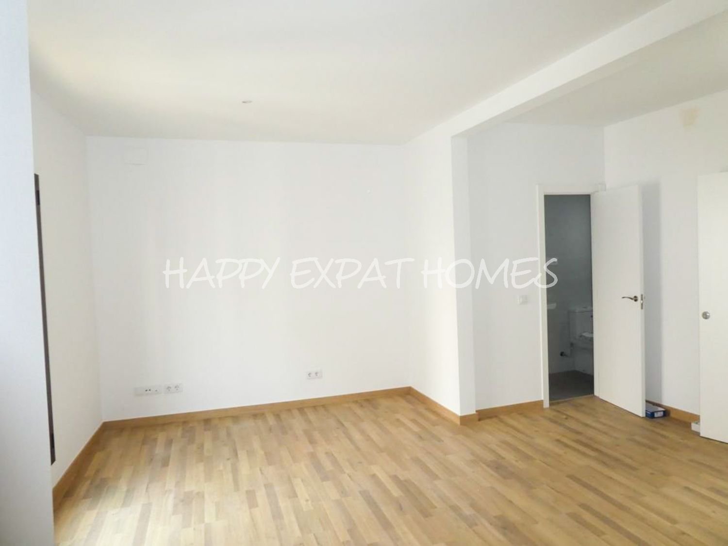 MANSARDEN-DUPLEX IM HERZEN VON VILANOVA I LA GELTRÚ – MIT PRIVATER TERRASSE
Entdecken Sie dieses spektakuläre Duplex-Penthouse im Zentrum von Vila