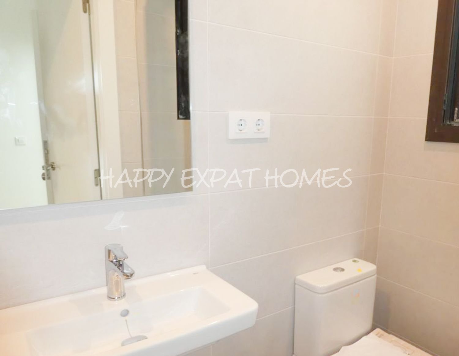 MANSARDEN-DUPLEX IM HERZEN VON VILANOVA I LA GELTRÚ – MIT PRIVATER TERRASSE
Entdecken Sie dieses spektakuläre Duplex-Penthouse im Zentrum von Vila