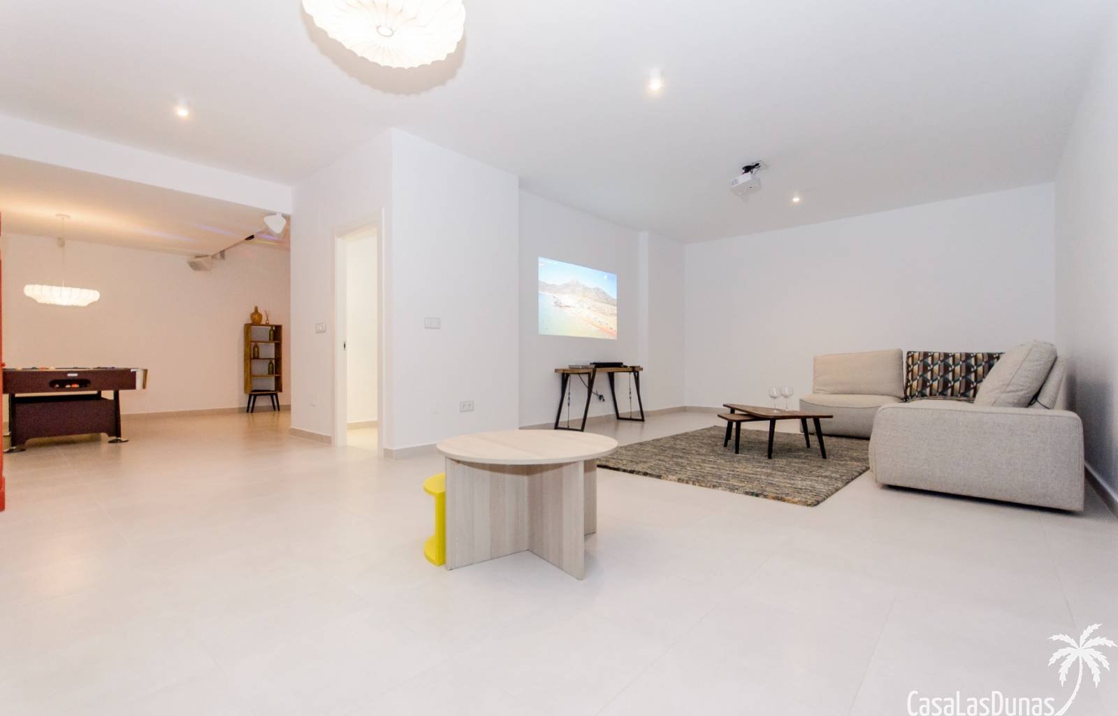 Wirklich eine hervorragende Villa auf einem Grundstück von 440 m2 und mit 153 m2 Nutzfläche! Diese Villa mit 4 Schlafzimmern, 3 Bädern und einer Stan