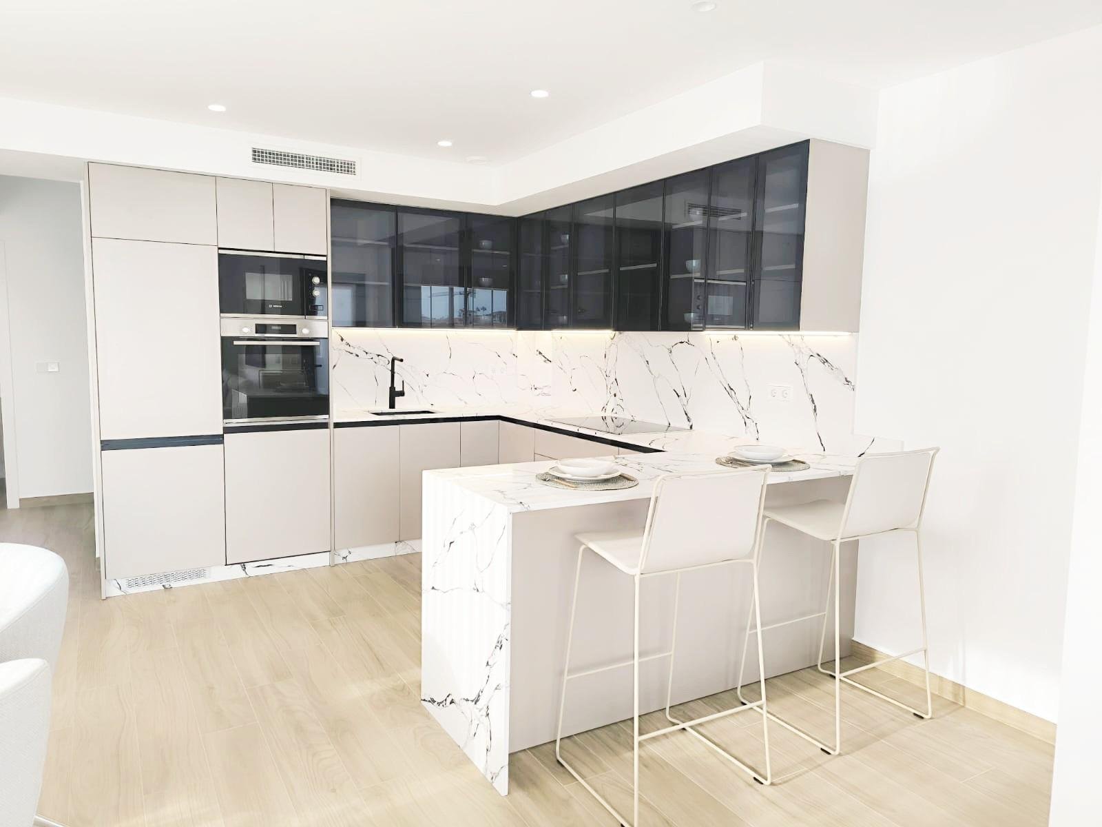 NEU GEBAUTE VILLEN IN LA FINCA GOLF
Neubau von 8 freistehenden Villen und Doppelhaushälften in La Finca Golf, Algorfa. 
Moderne Immobil