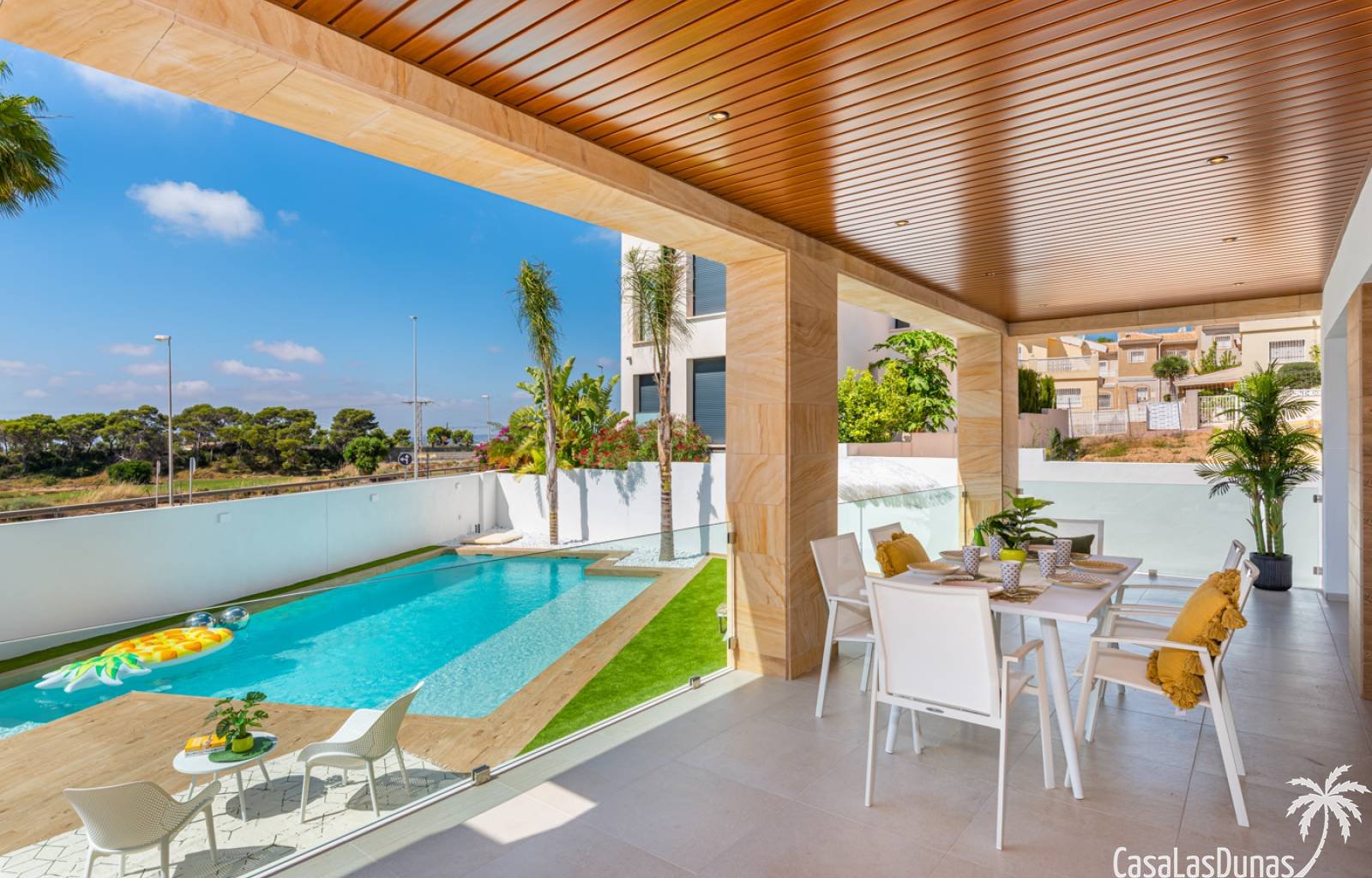 Diese exzellenten modernen Villen verfügen über große Grundstücke und eine gute Lage in Ciudad Quesada. Es gibt nur noch drei Villen in der Urbanisat