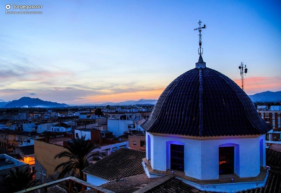 Moderne Stadthäuser in Dolores mit Gemeinschaftspool -- Nutzen Sie das Sonderangebot bis zum 31. August, das ein Möbelpaket, eine voll au