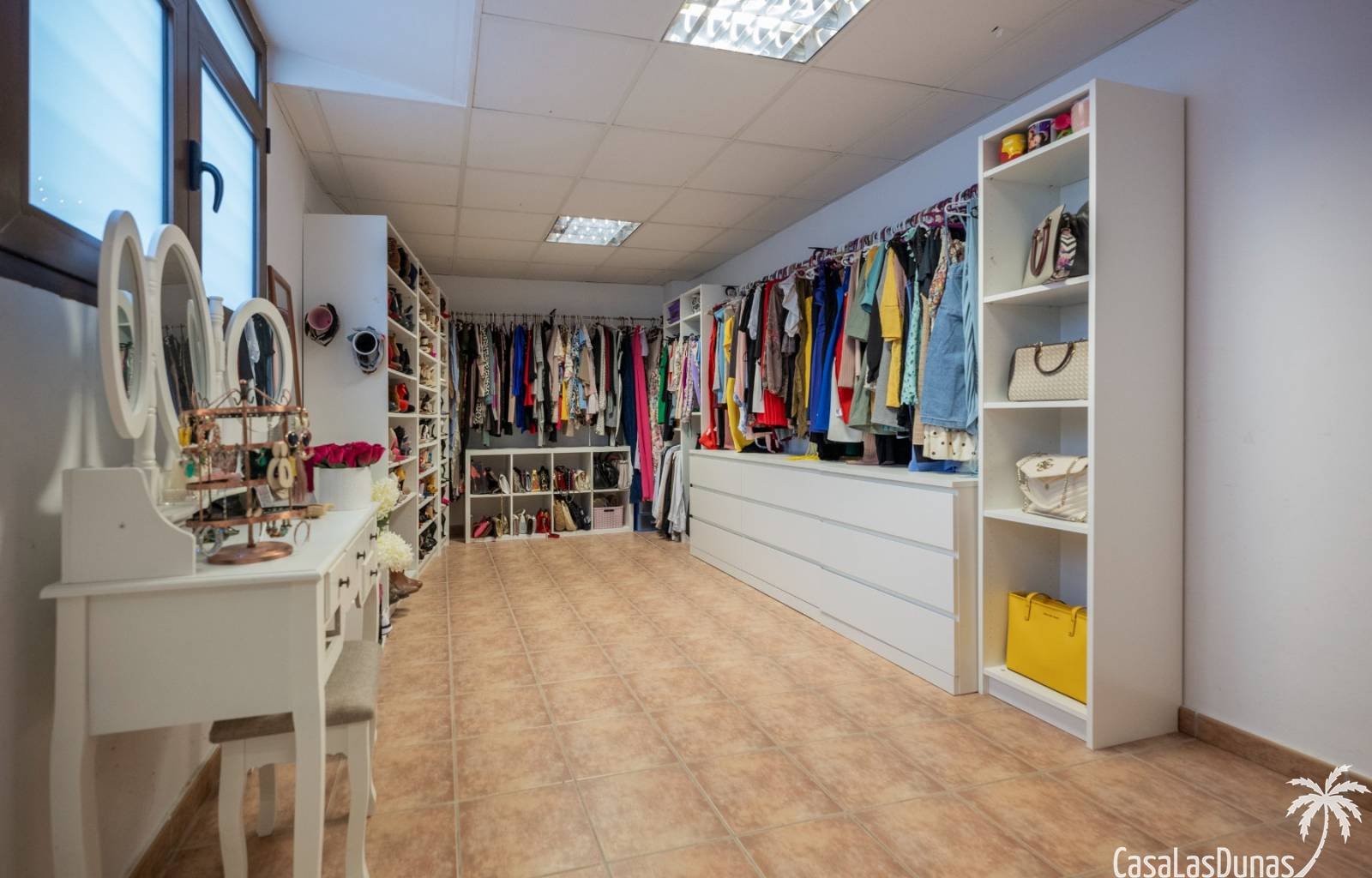 Suchen Sie Ruhe und gleichzeitig alle Annehmlichkeiten, um ein luxuriöses Leben zu führen? Dann ist diese Luxusvilla das Haus, von dem Sie schon imme